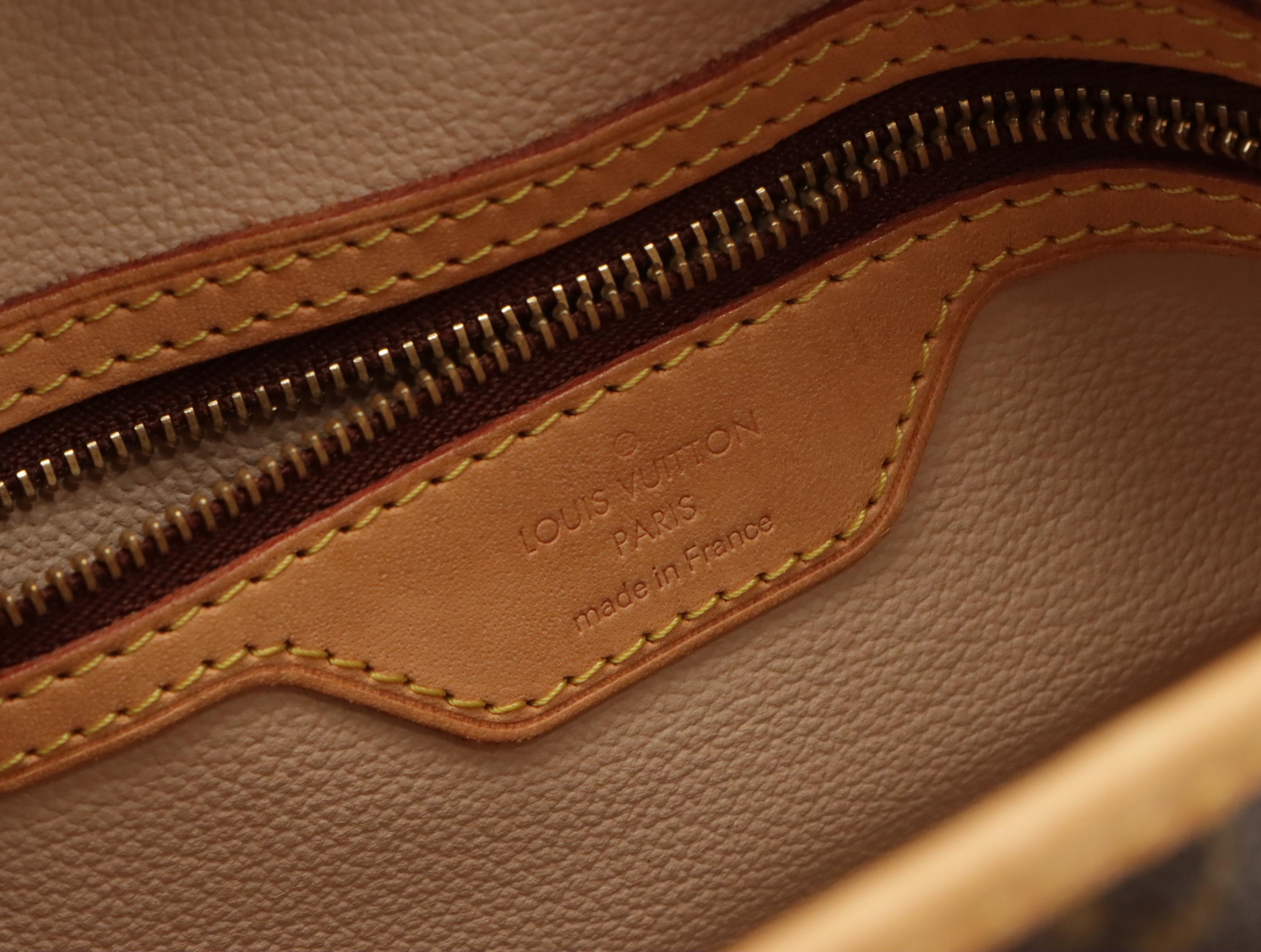 Louis Vuitton Bucket Bag in Monogram Canvas and Leather with Zip Pouch