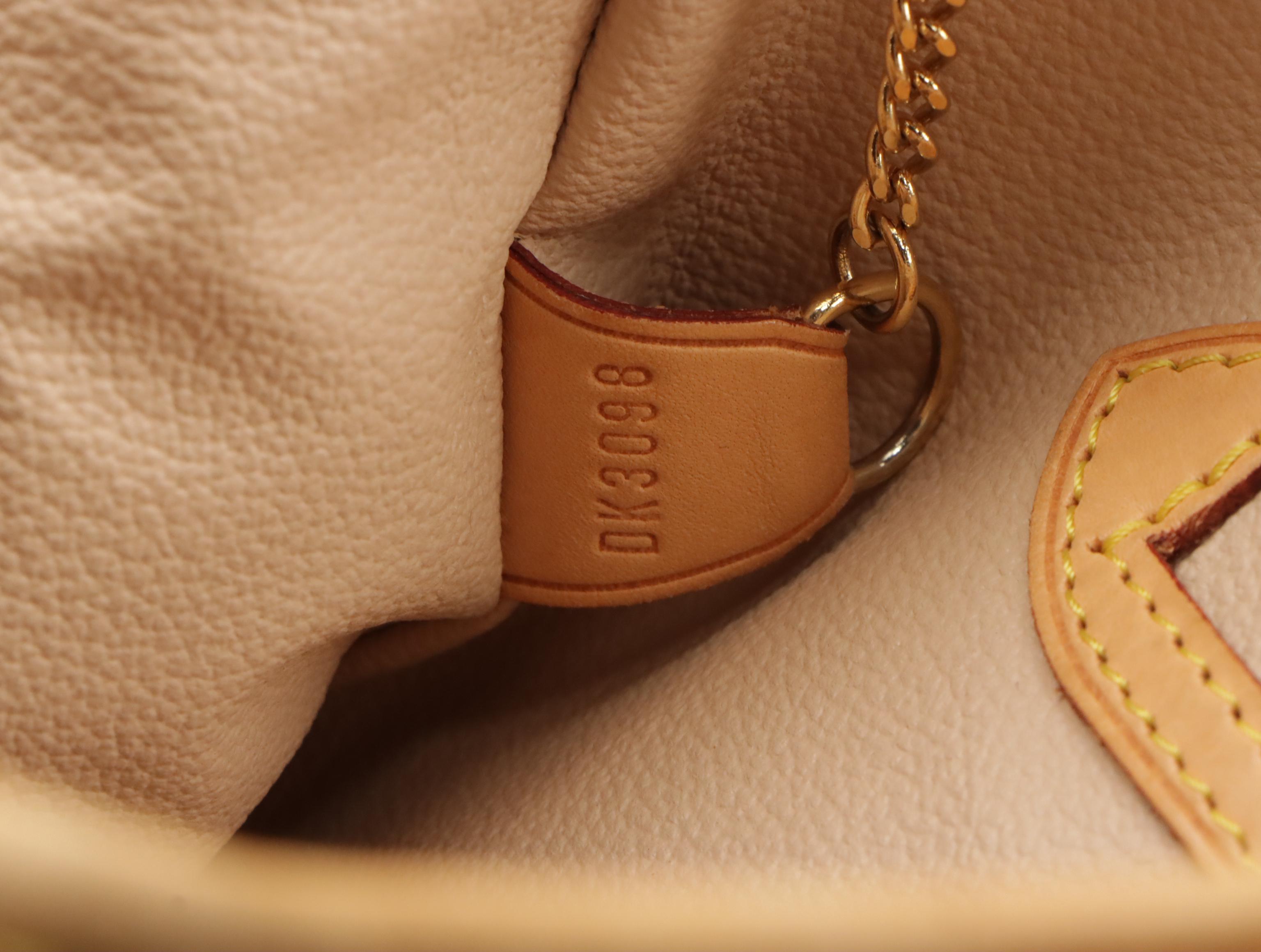 Louis Vuitton Bucket Bag in Monogram Canvas and Leather with Zip Pouch