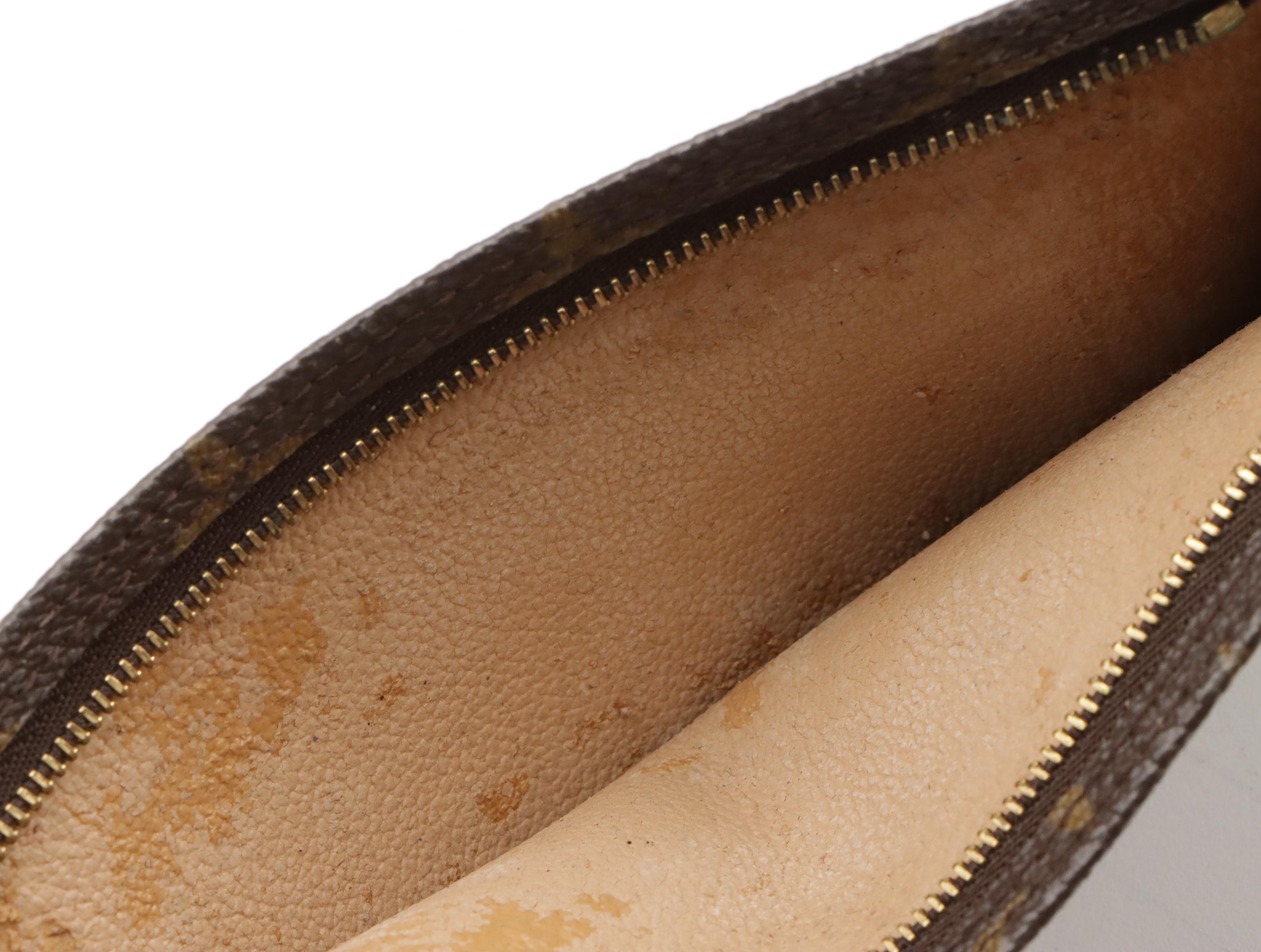 Louis Vuitton Bucket Bag in Monogram Canvas and Leather with Zip Pouch