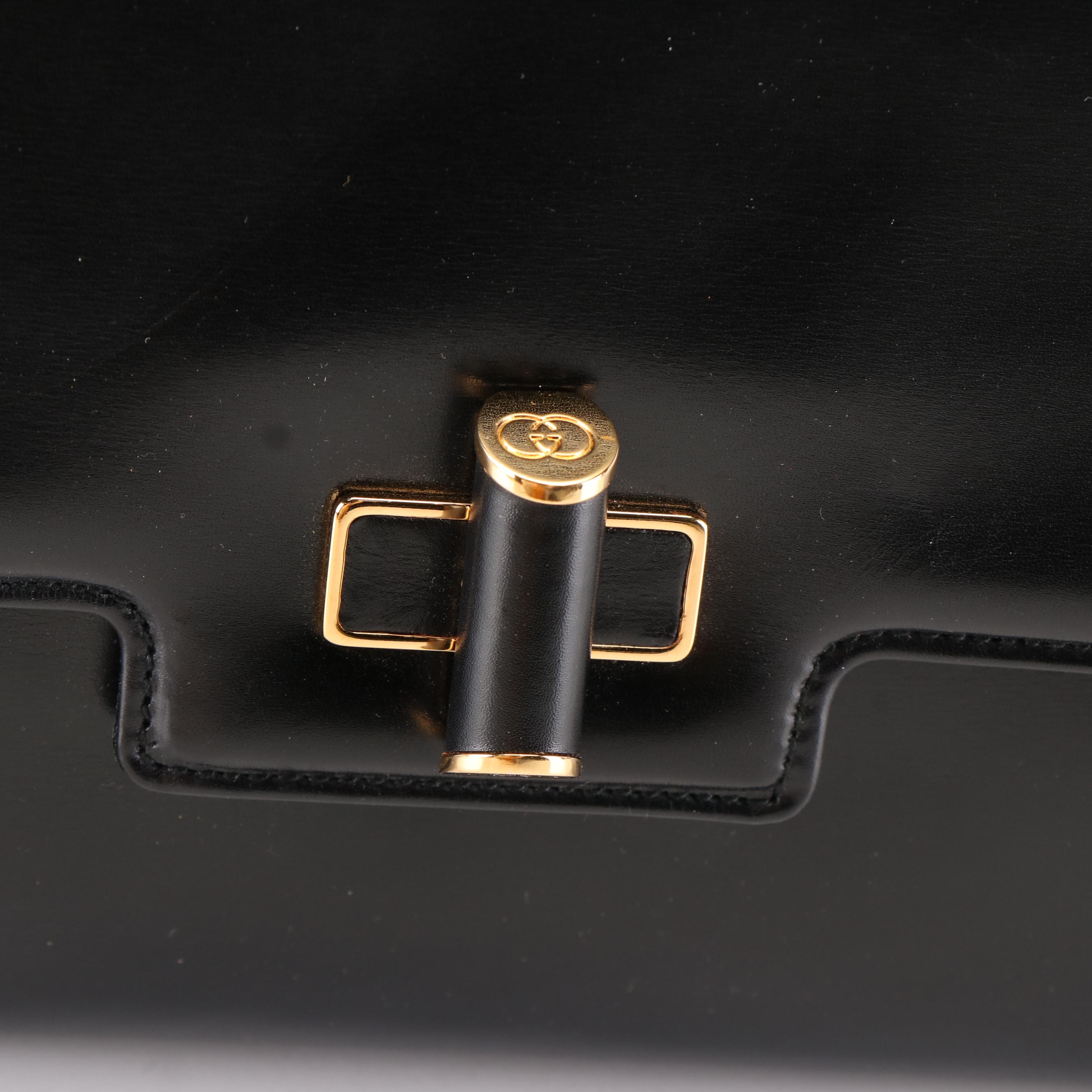 Gucci Turnlock Shoulder Bag in Black Leather