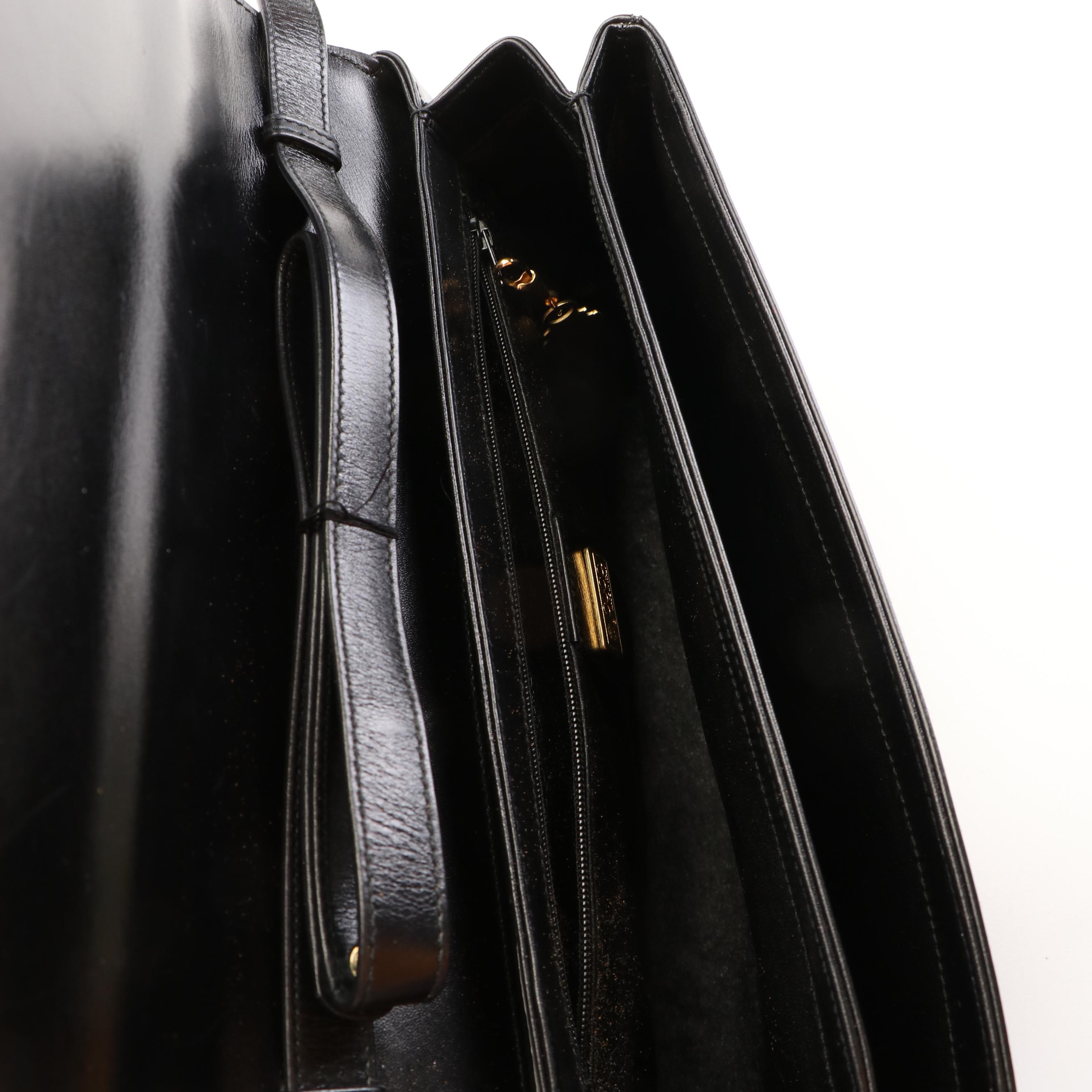 Gucci Turnlock Shoulder Bag in Black Leather