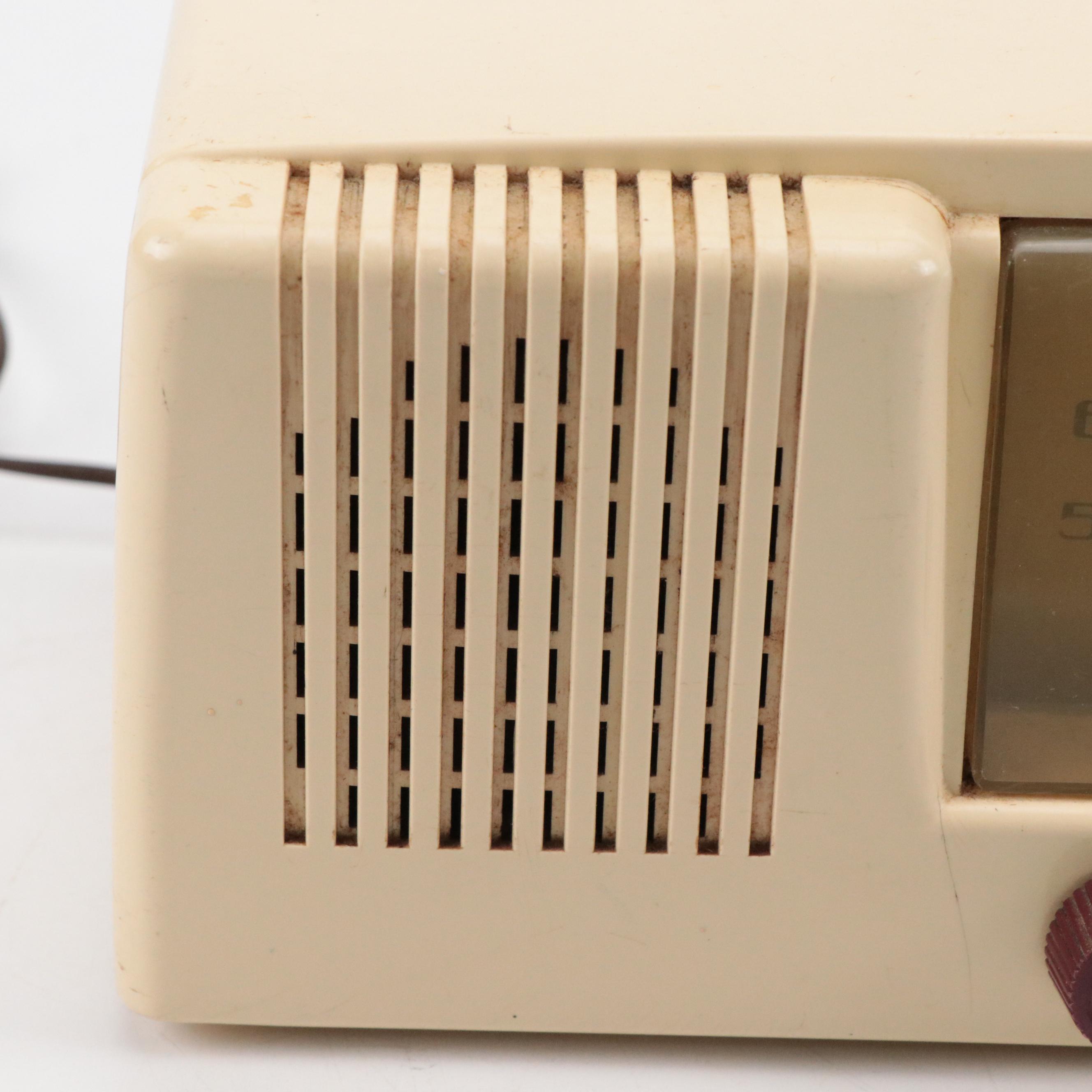 General Electric Model 124 Broadcast Receiver Tube Radio, Mid-20th Century