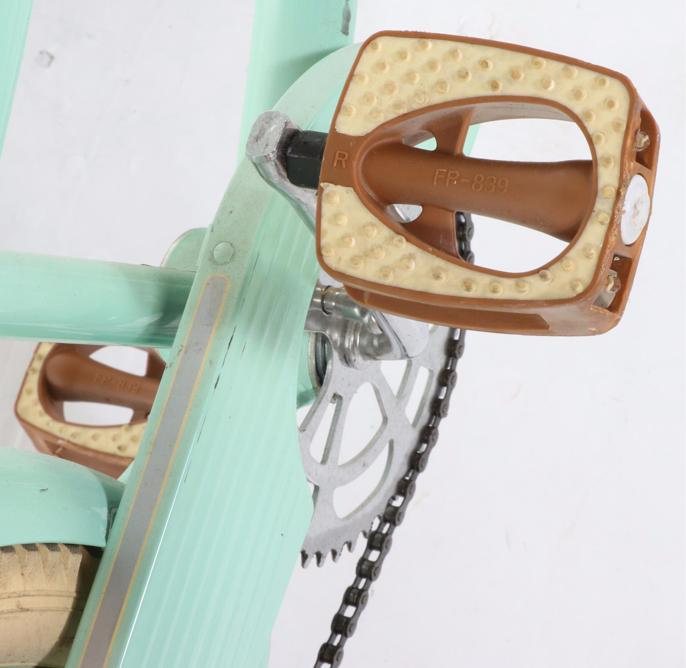 Huffy Deluxe Ladies' Mint Green Cruiser Bicycle with Mesh Basket