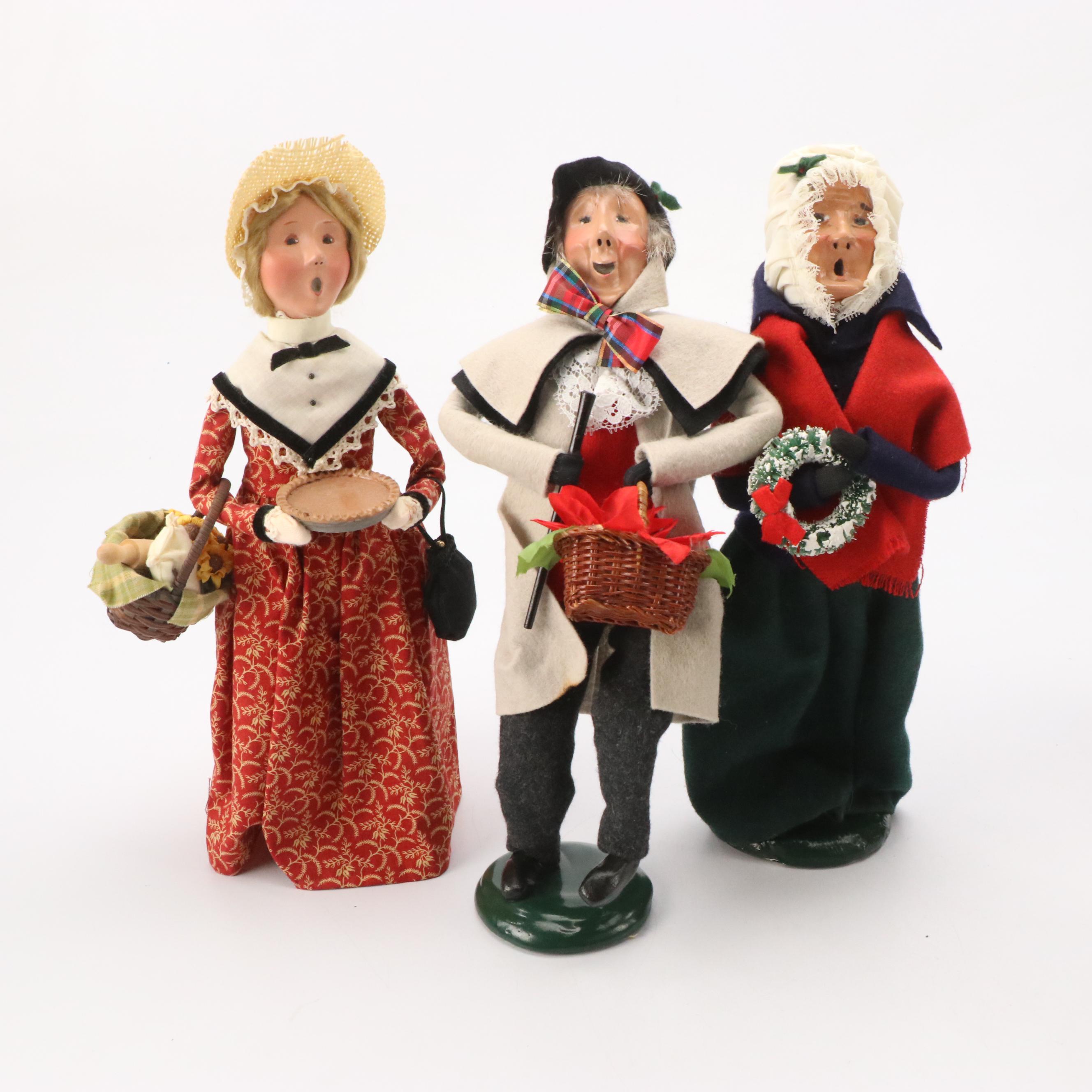 Byers' Choice "Woman with Pumpkin Pie" with More Caroler Figurines