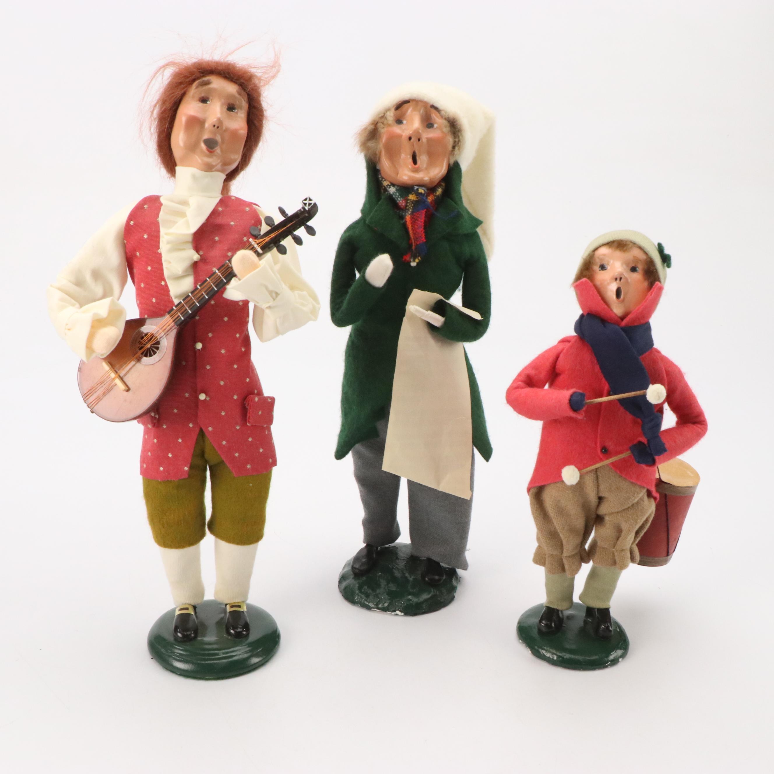 Byers' Choice "Woman with Pumpkin Pie" with More Caroler Figurines