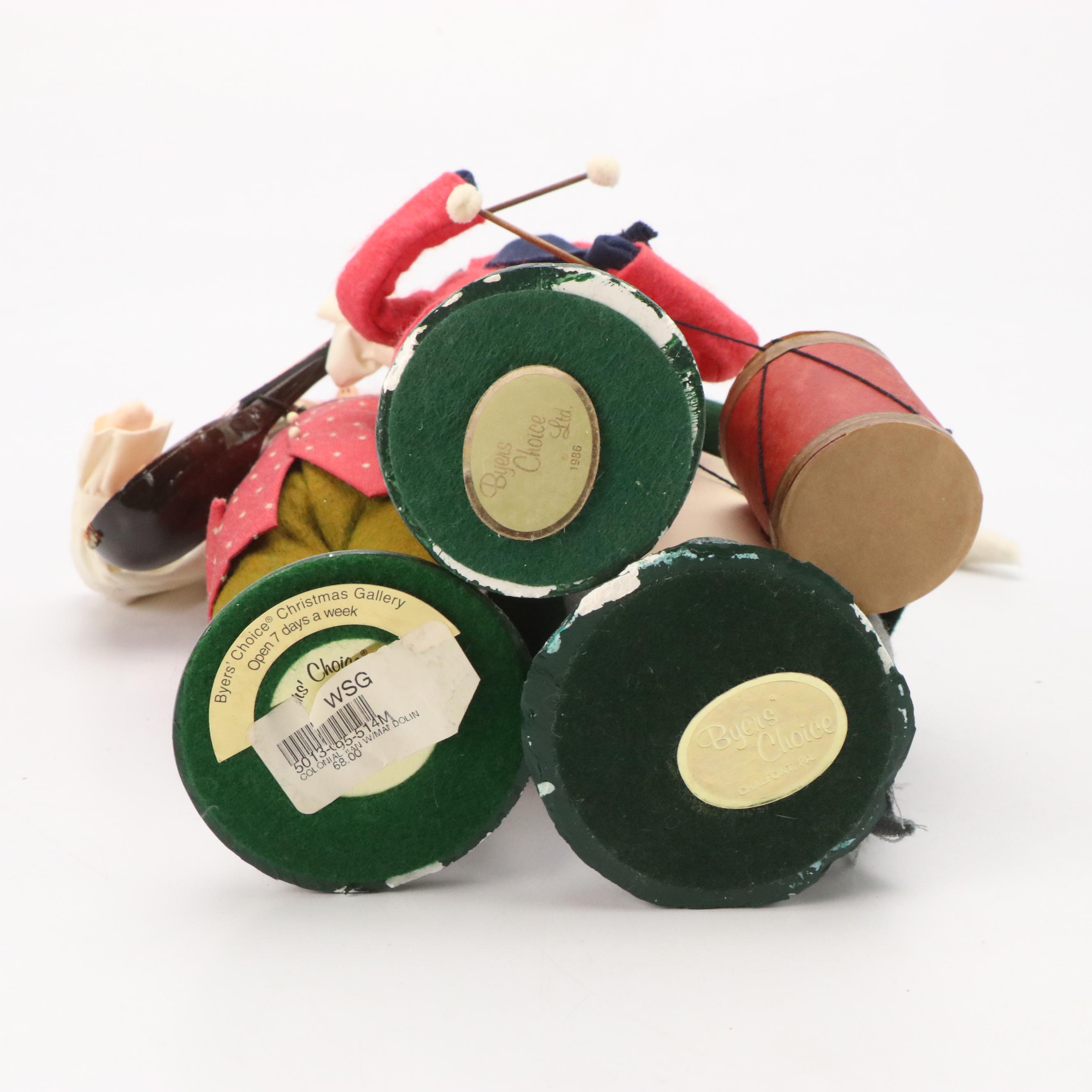 Byers' Choice "Woman with Pumpkin Pie" with More Caroler Figurines