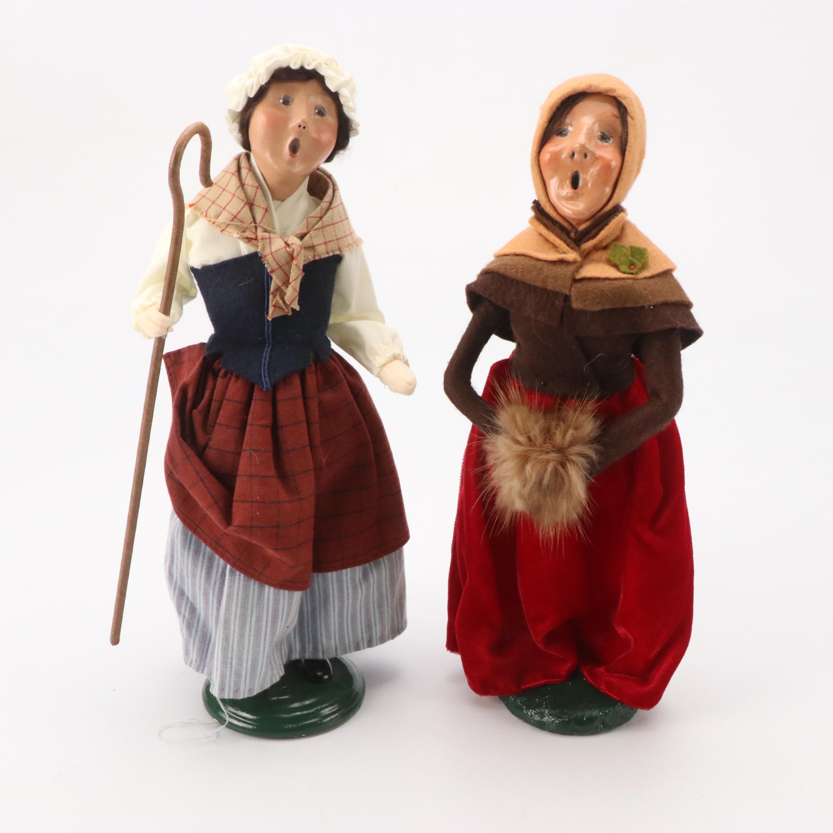 Byers' Choice "Woman with Pumpkin Pie" with More Caroler Figurines