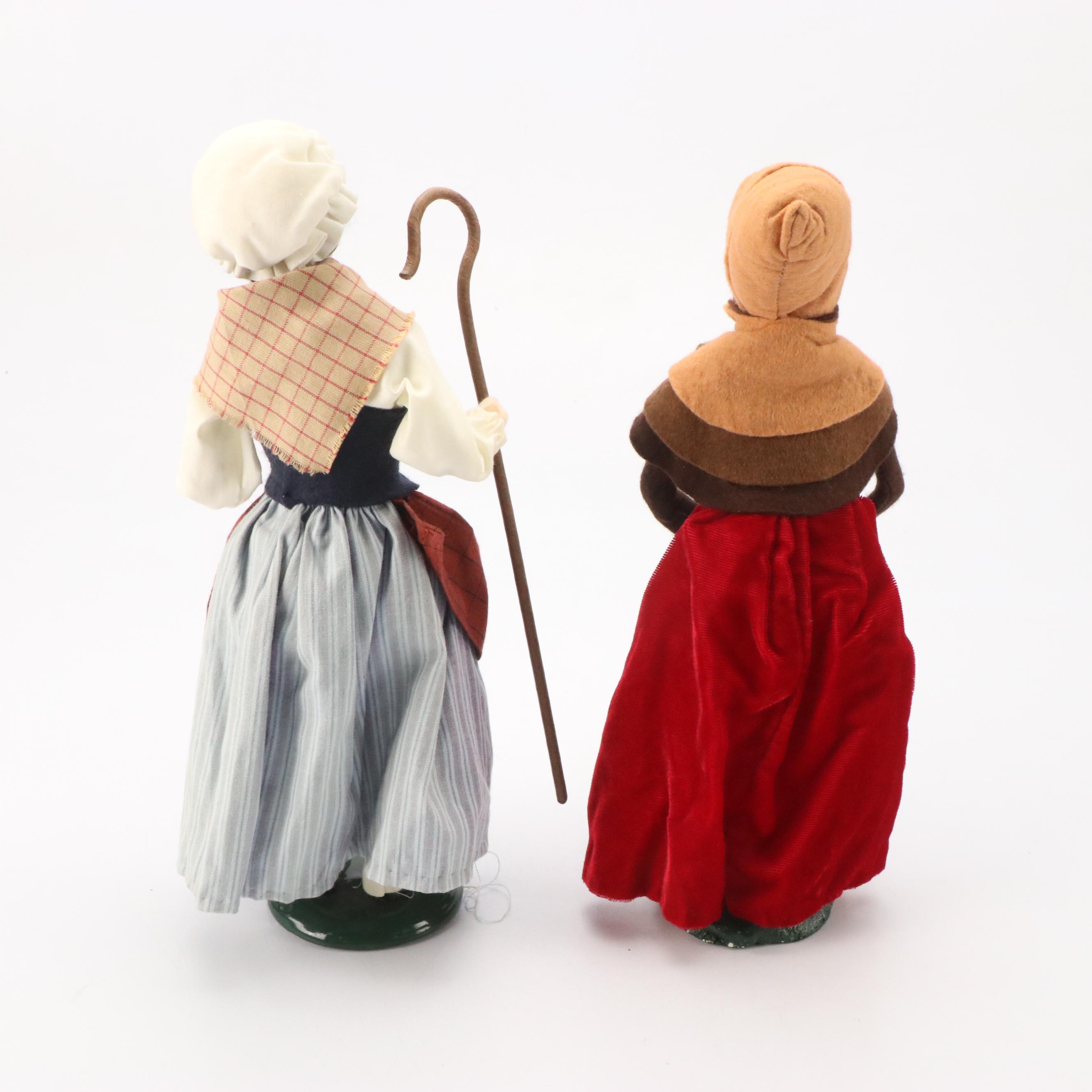 Byers' Choice "Woman with Pumpkin Pie" with More Caroler Figurines