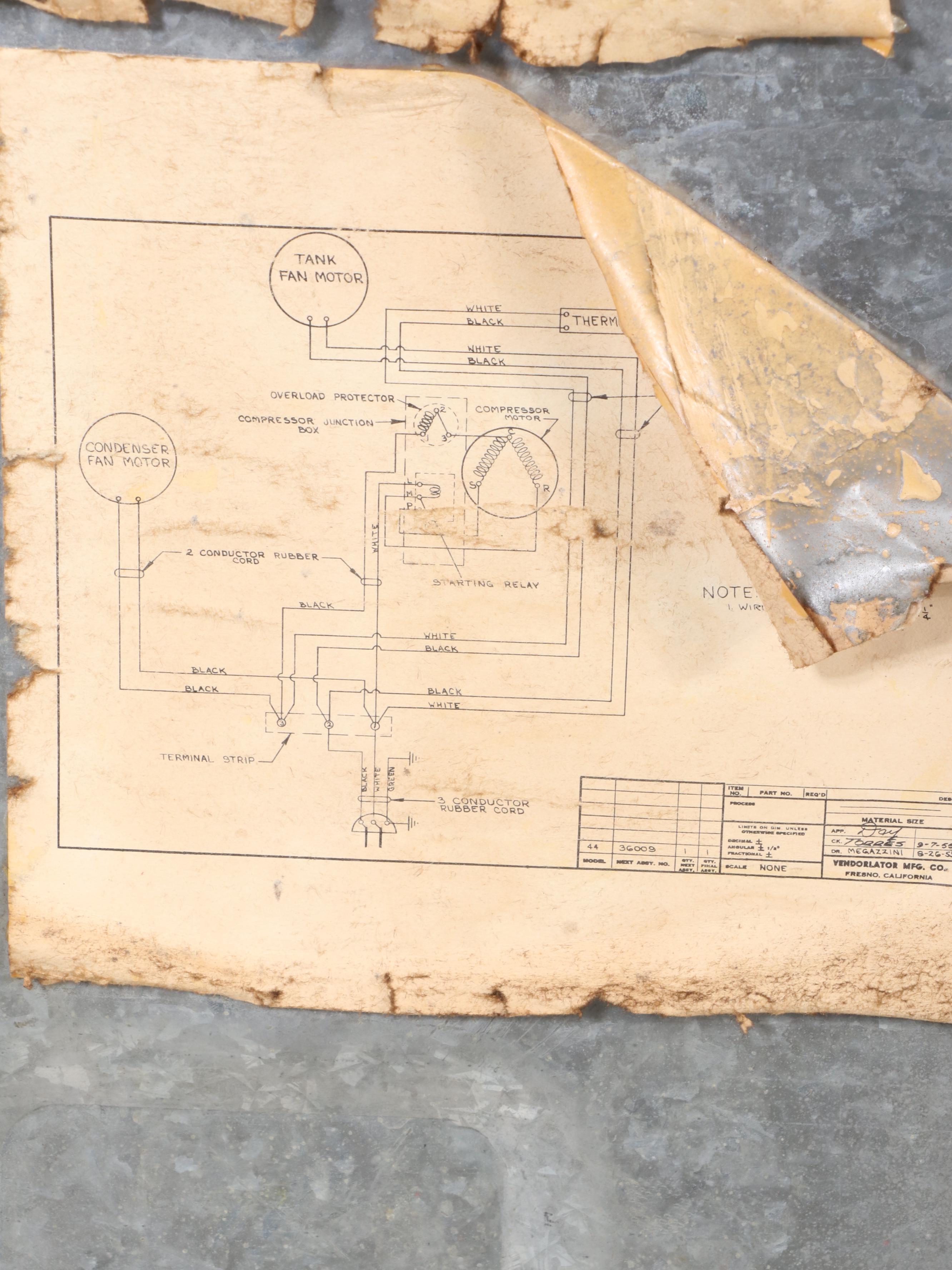 Vendorlator Mfg. Co. Coca-Cola Metal Bottle Vending Machine, Mid-20th Century