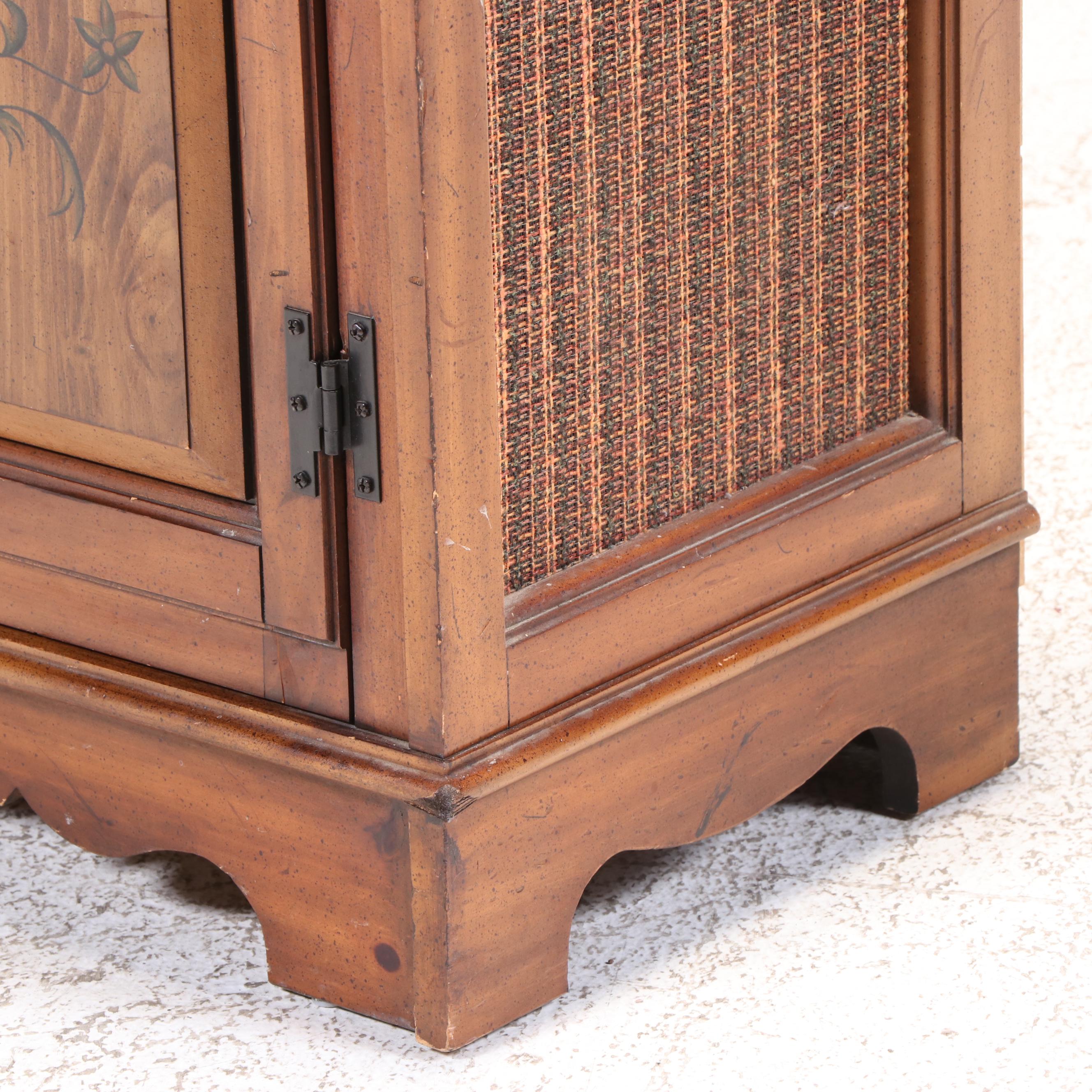 Magnavox Pennsylvania Dutch Style Pine Dry Sink Stereo Cabinet