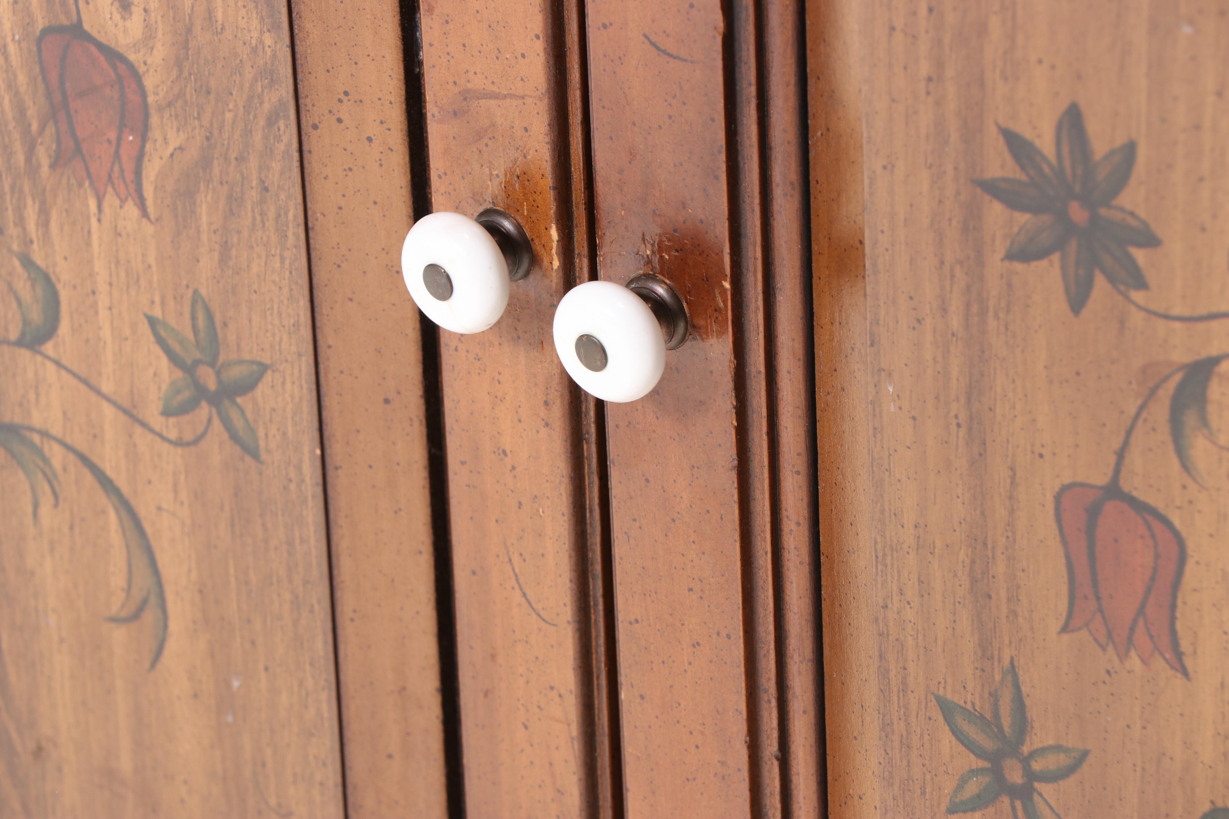 Magnavox Pennsylvania Dutch Style Pine Dry Sink Stereo Cabinet