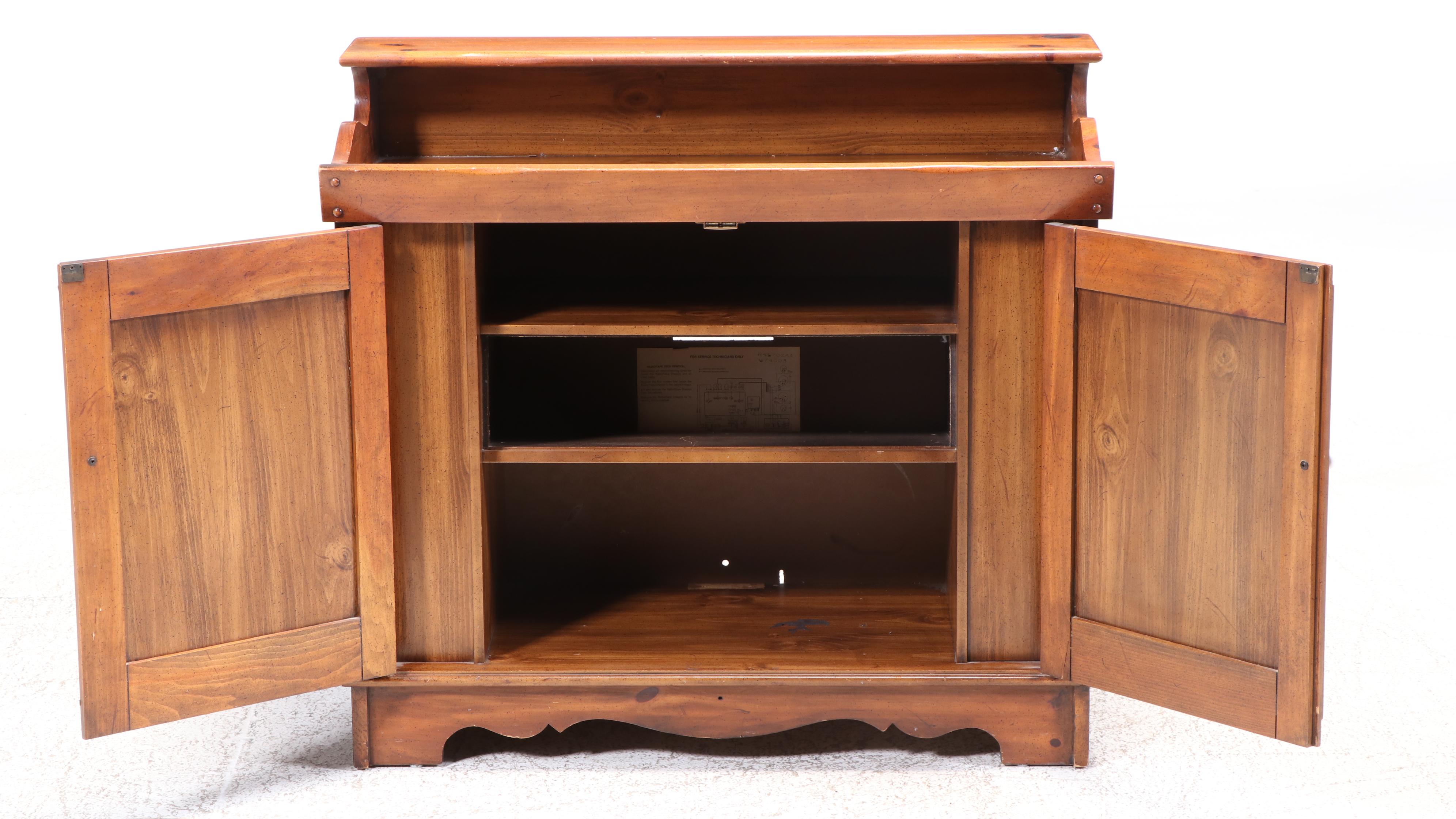 Magnavox Pennsylvania Dutch Style Pine Dry Sink Stereo Cabinet