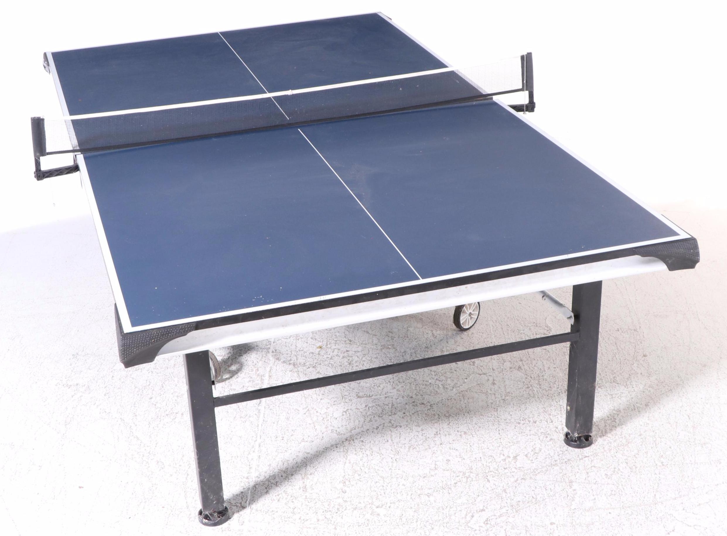 Stiga Model T8742 Ping-Pong Table