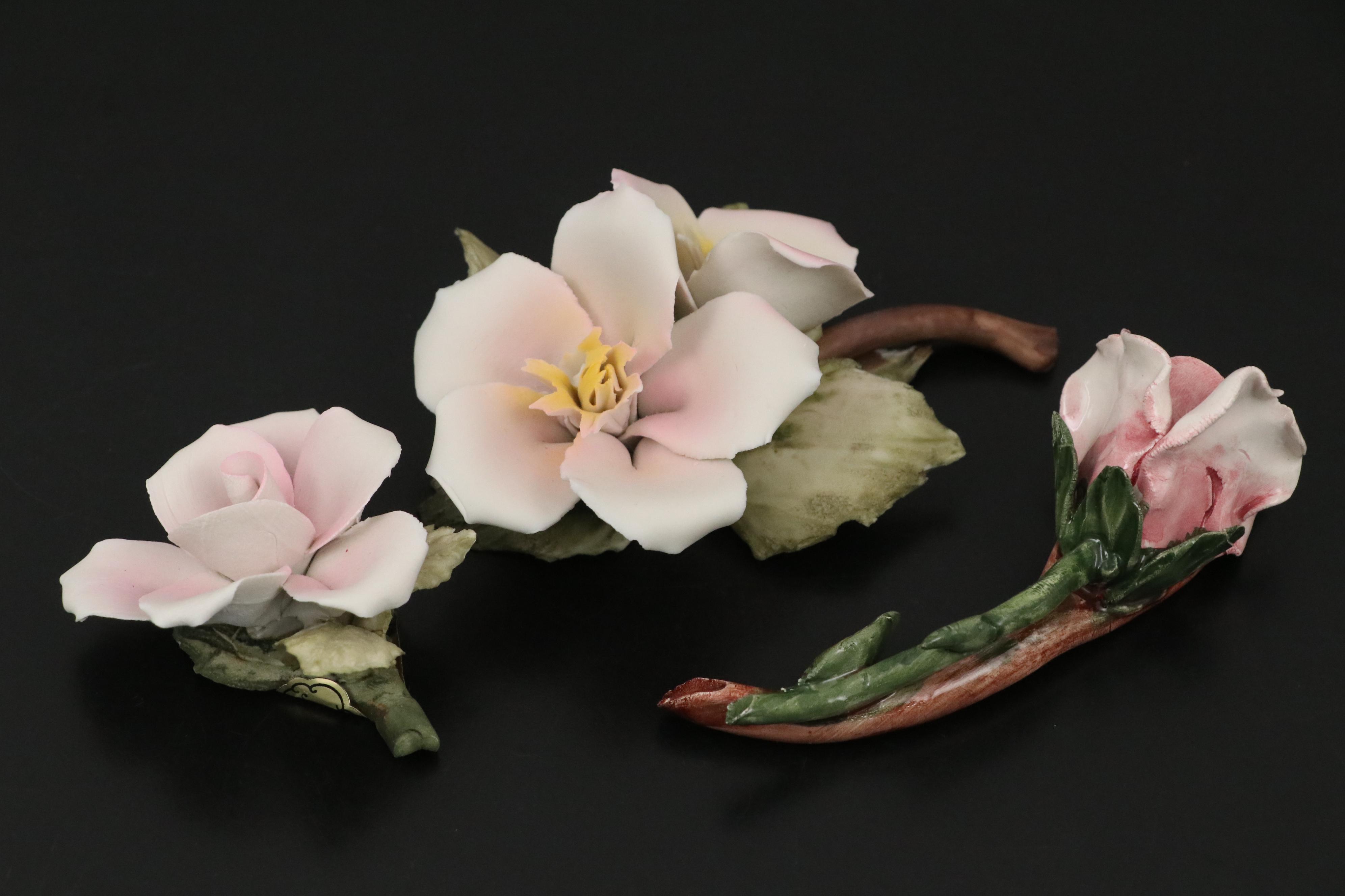 Sandziell, Höffner & Co Centerpiece Candlesticks and Ring with Other Flowers