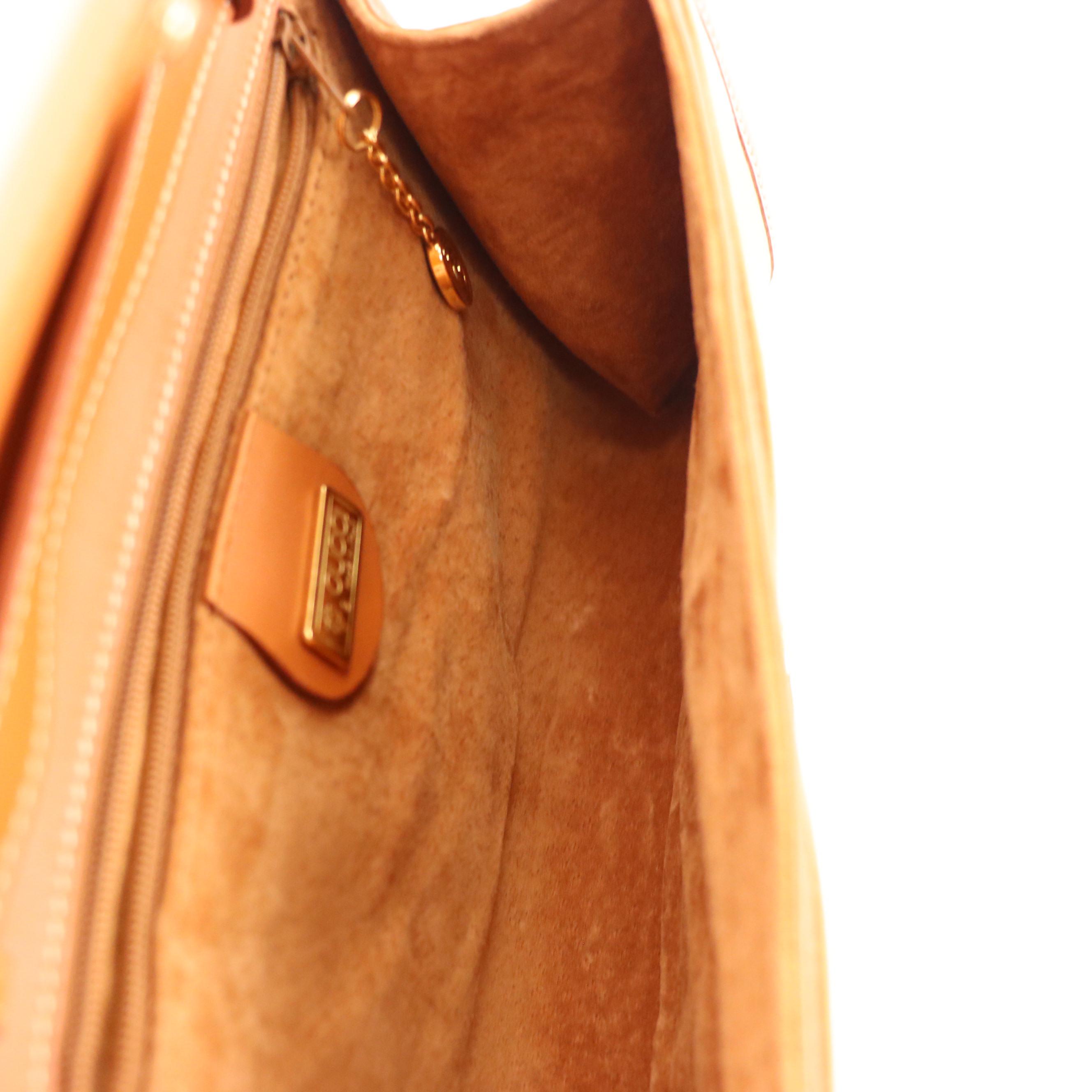 Gucci Flap Crossbody/Clutch in Grained and Smooth Leather