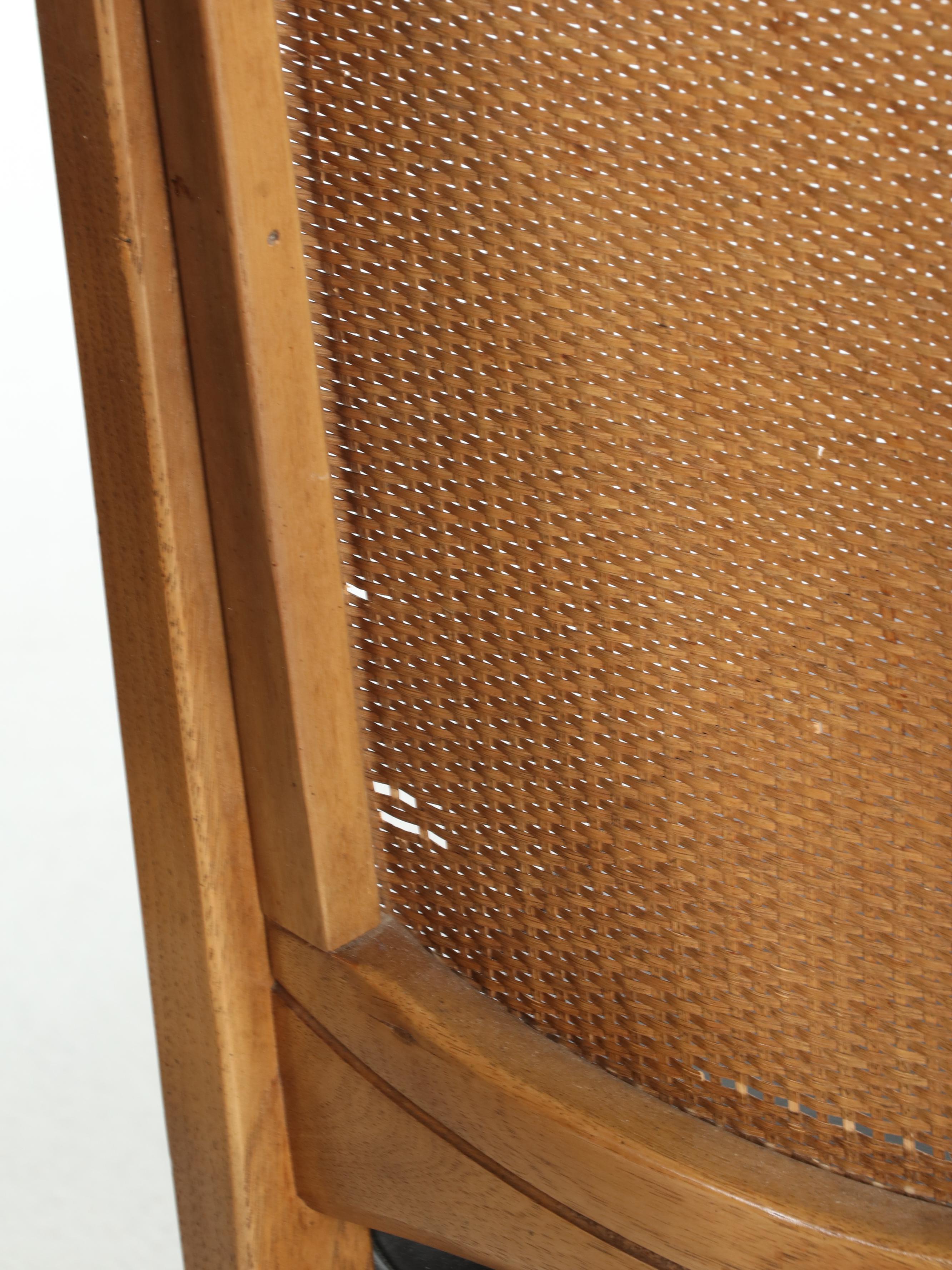 Thomasville Mid Century Modern Pecan Dining Table and Six Chairs, circa 1963