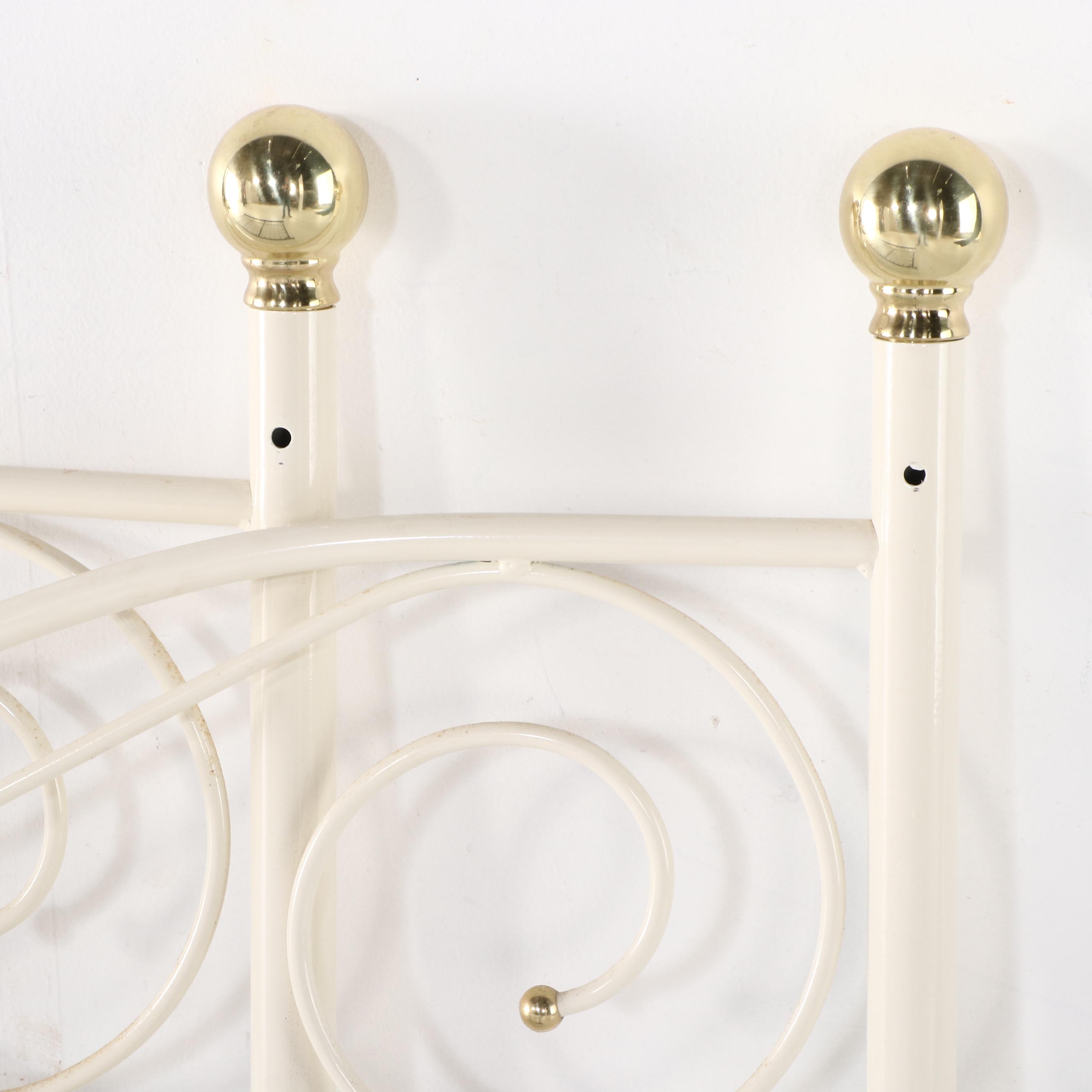 Victorian Style Painted Metal Day Bed Frame