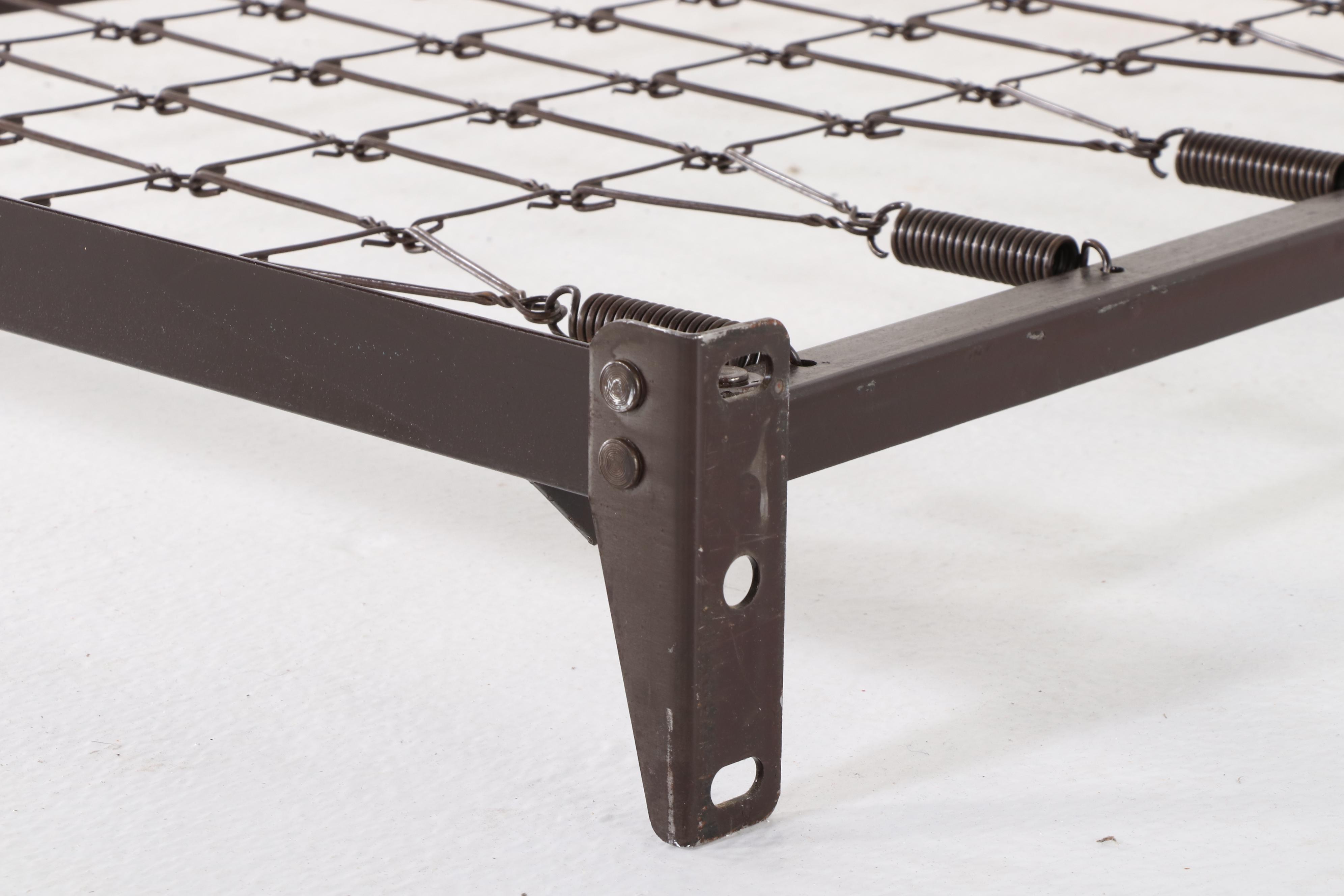 Victorian Style Painted Metal Day Bed Frame