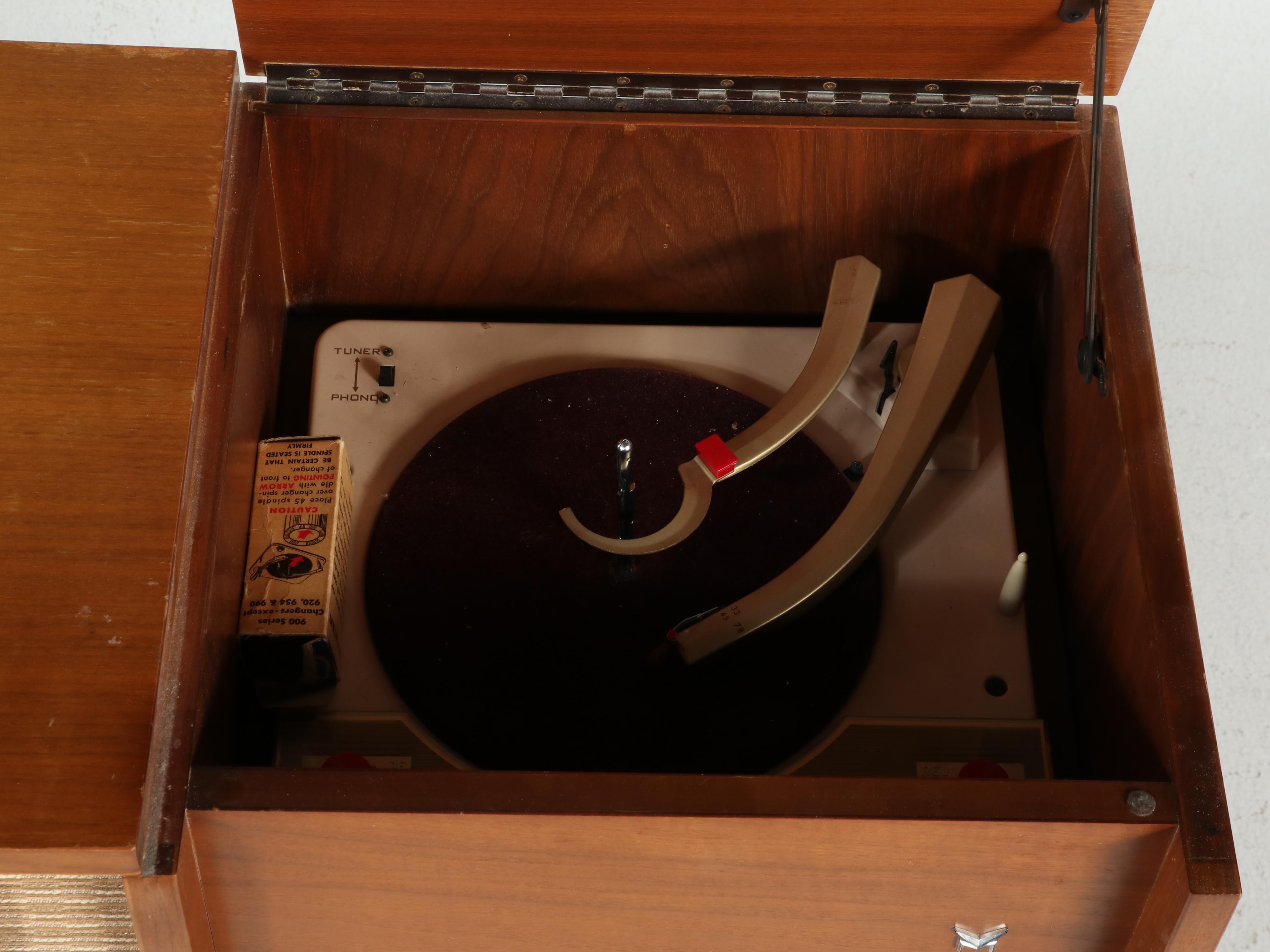 Voice of Music Tri-O-Matic 565A Console, Mid-20th Century