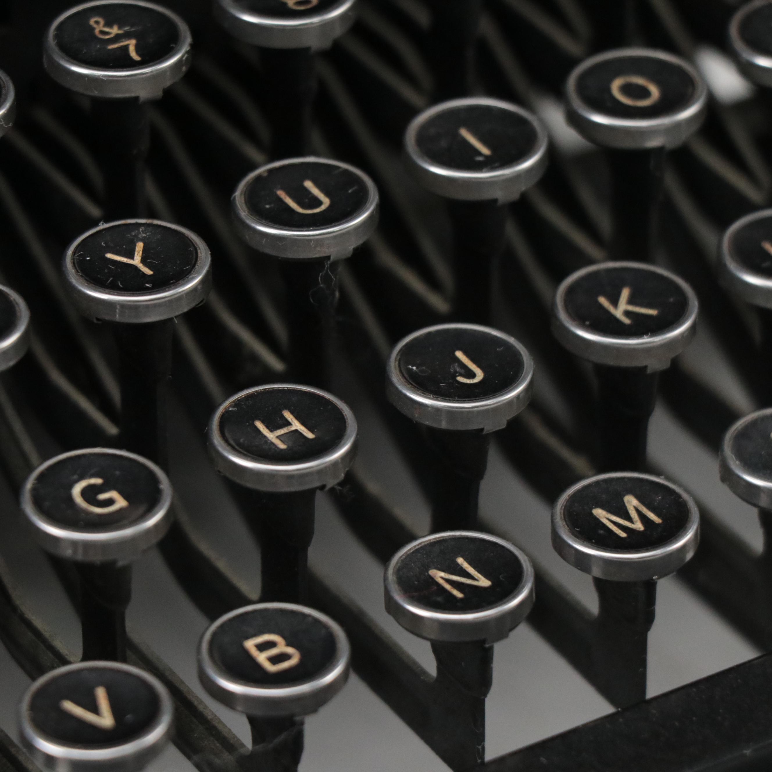 Underwood Champion S Typewriter, 1940-1941