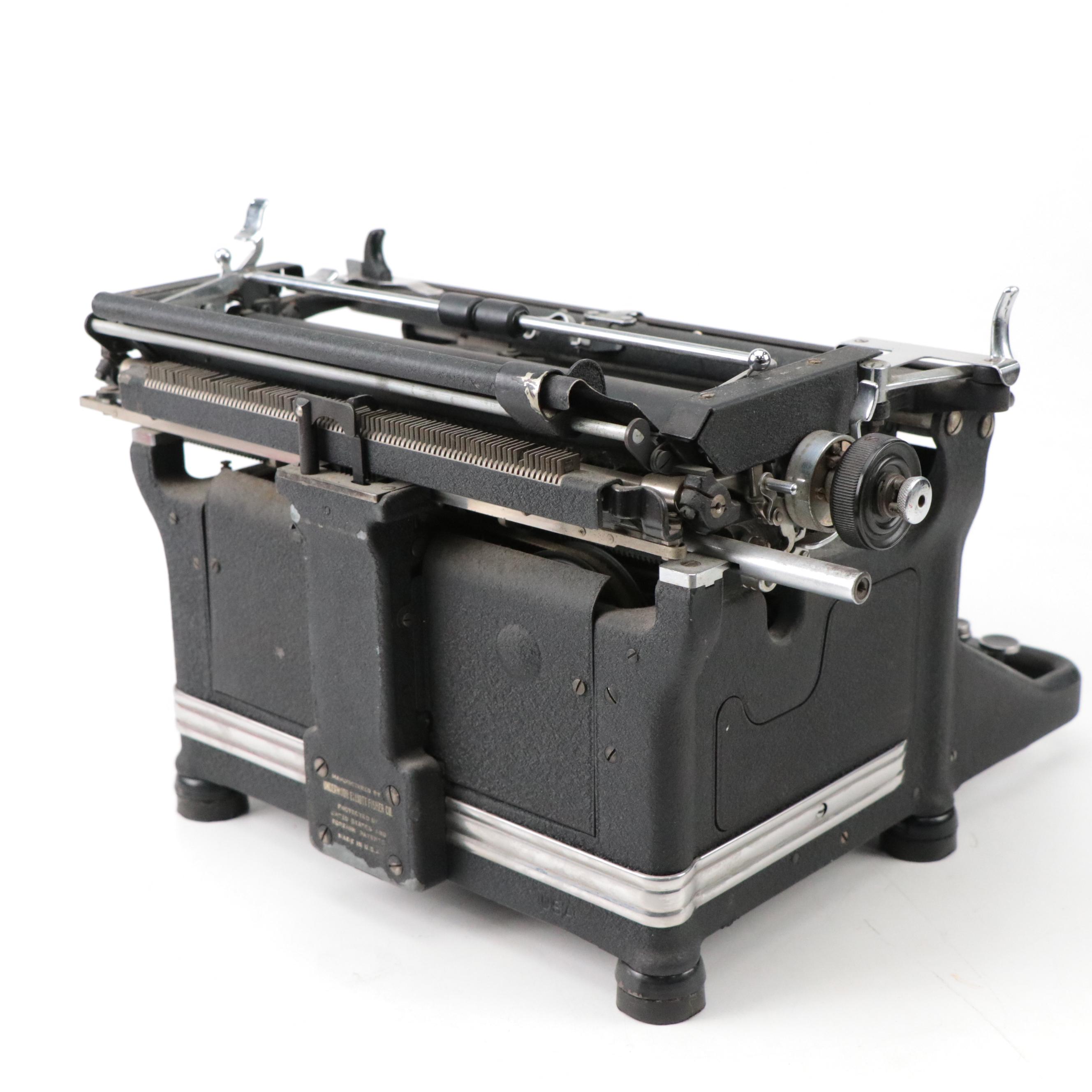 Underwood Champion S Typewriter, 1940-1941