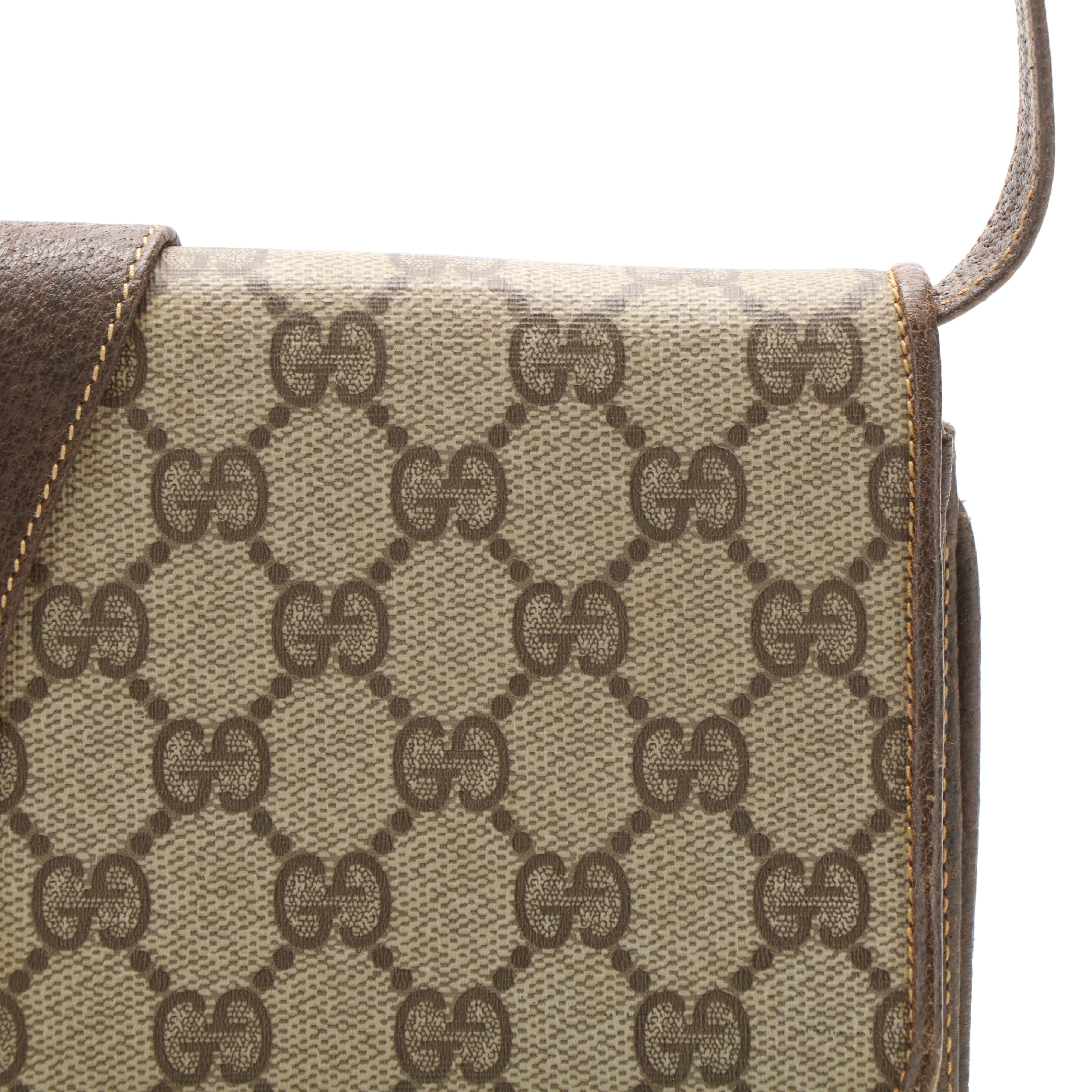 Gucci Crossbody Messenger Bag in GG Supreme Coated Canvas and Leather