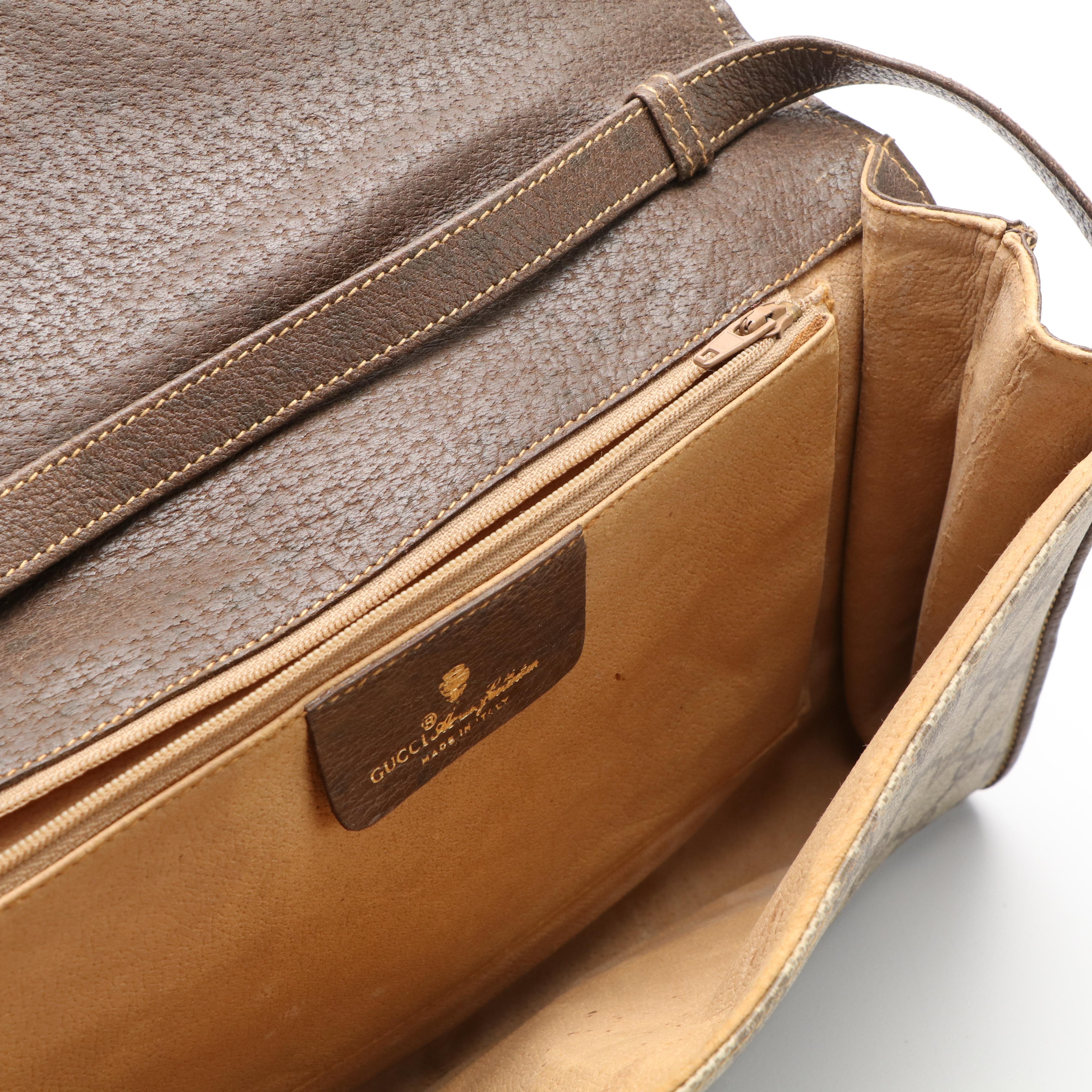 Gucci Crossbody Messenger Bag in GG Supreme Coated Canvas and Leather