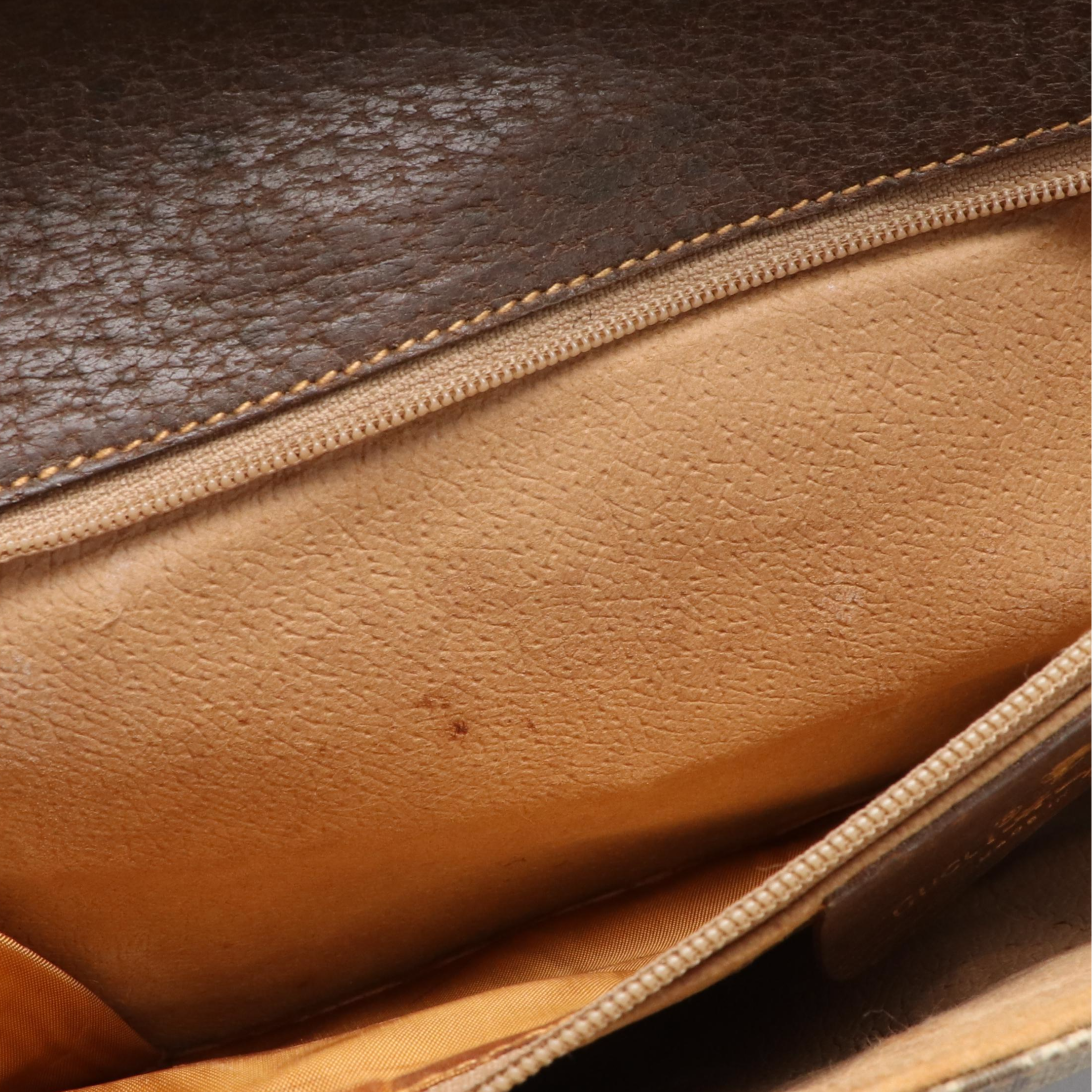 Gucci Crossbody Messenger Bag in GG Supreme Coated Canvas and Leather