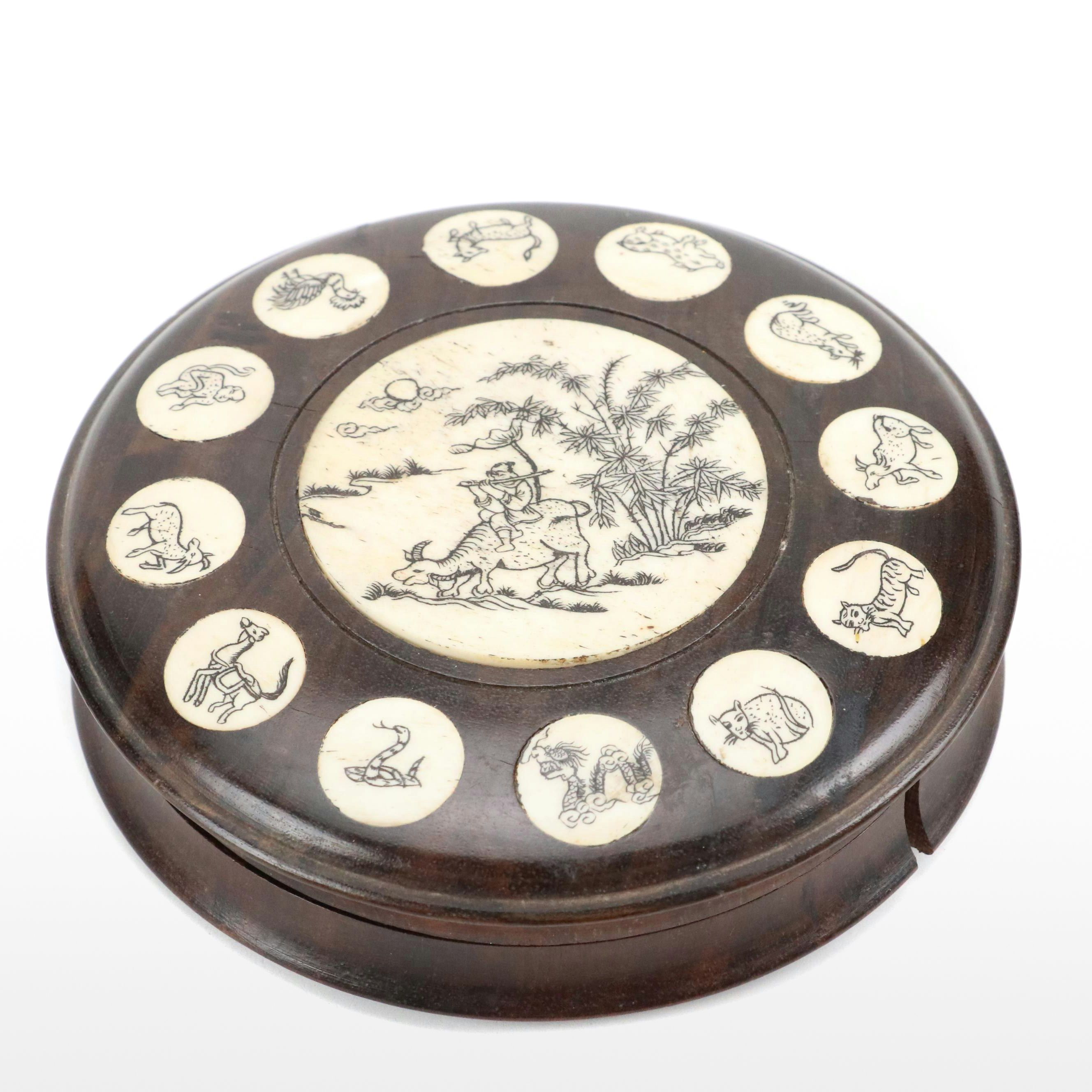 Chinese Zodiac Wood and Bone Inlay Feng-Shui Luopan Compass