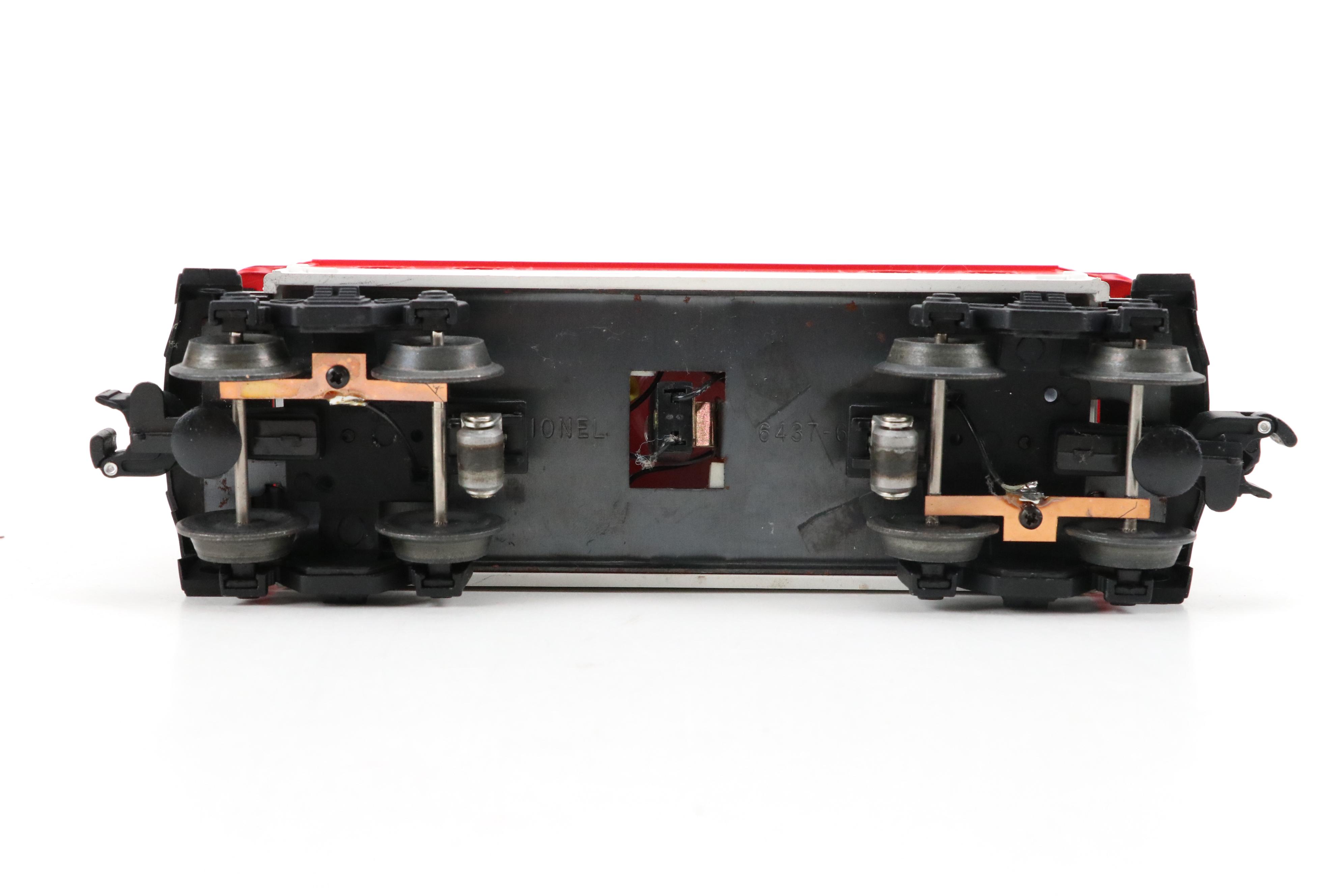 Lionel Corvette GP-7 Train Set and National Corvette Museum Train Car, 1999