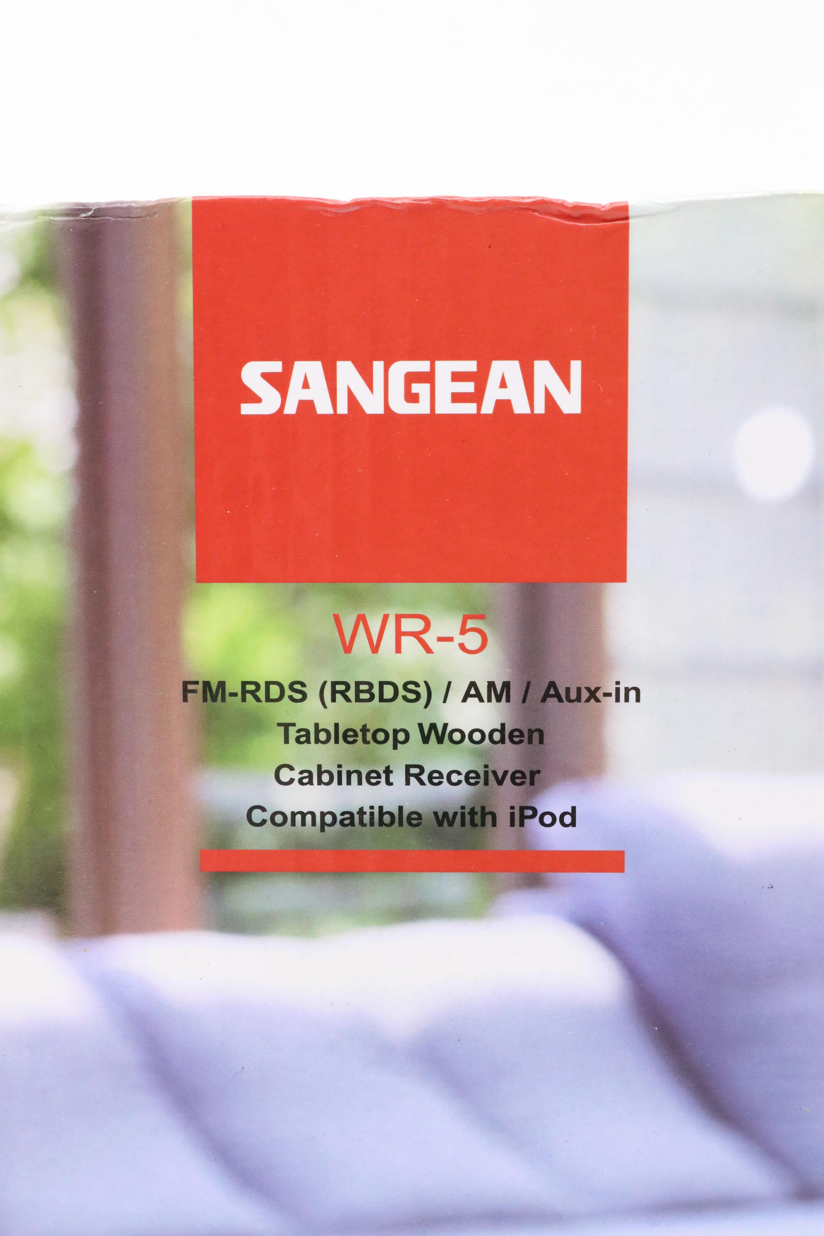 Sangean WR-5 AM/FM Radio with Apple iPod Dock