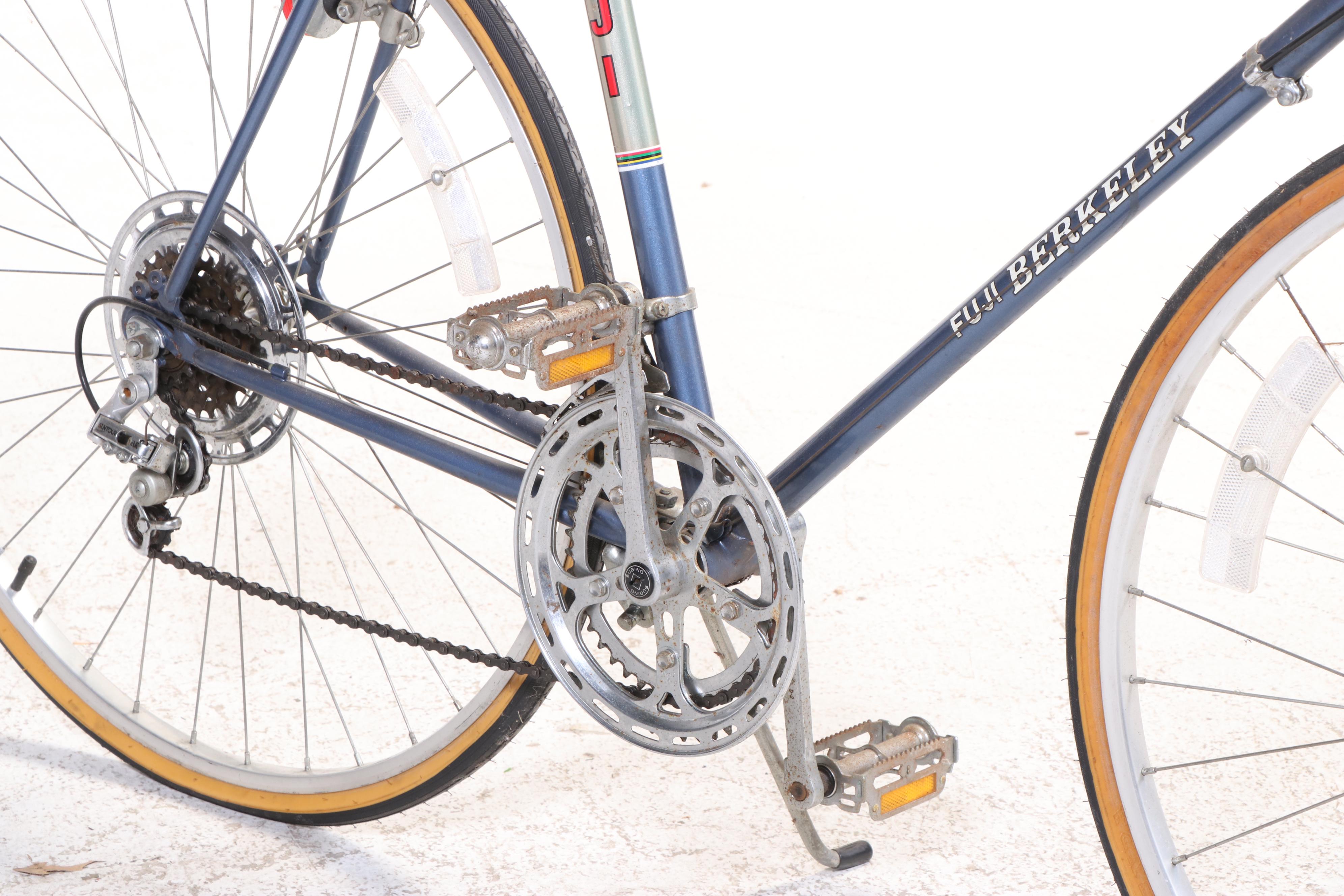 Fuji Berkeley Road Bicycle with Union Headlamp and Cycles Zippered Bag