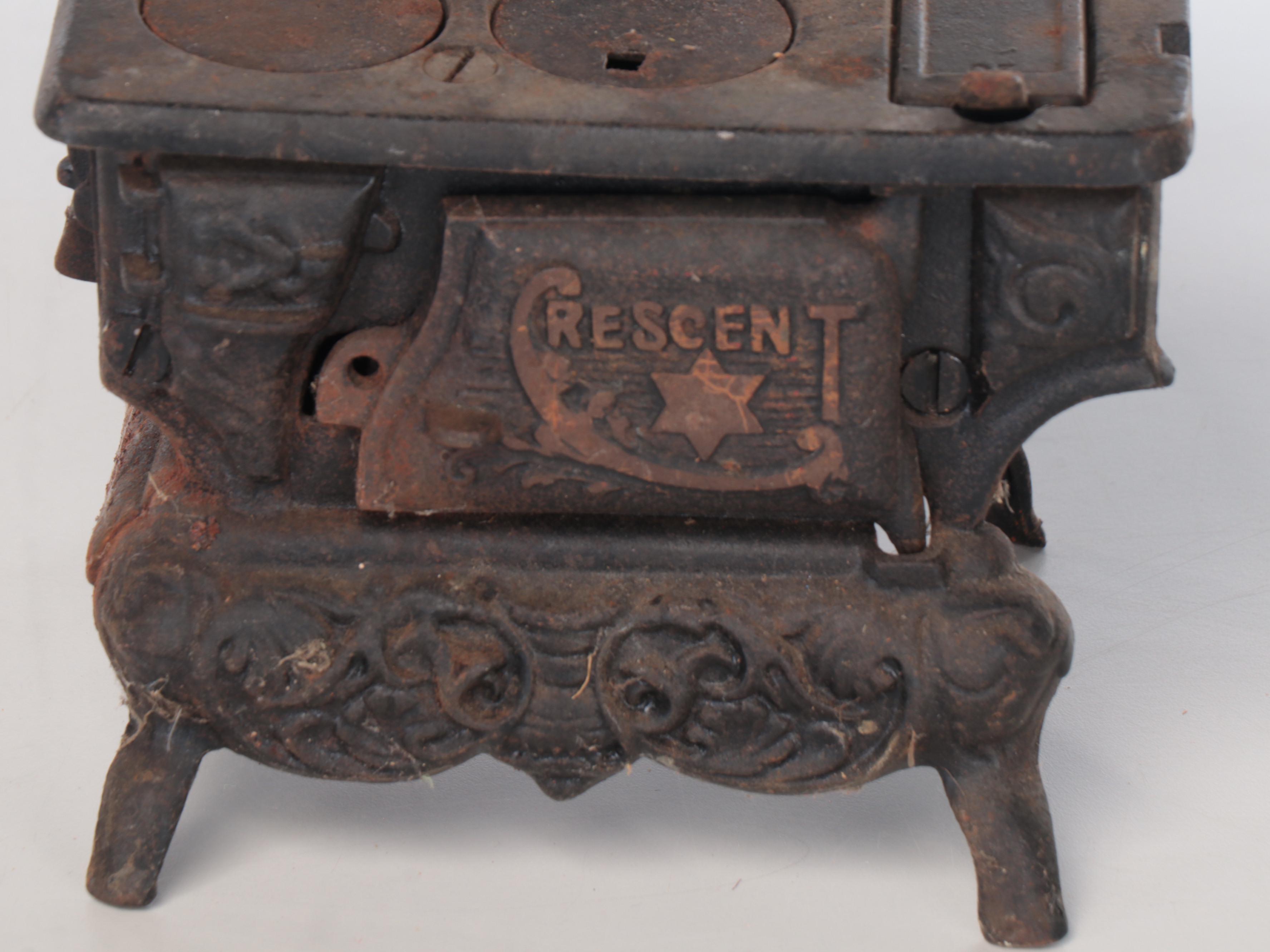 Red Diamond Explosives Wooden Create with Crescent Cat Iron Miniature Stove Lamp