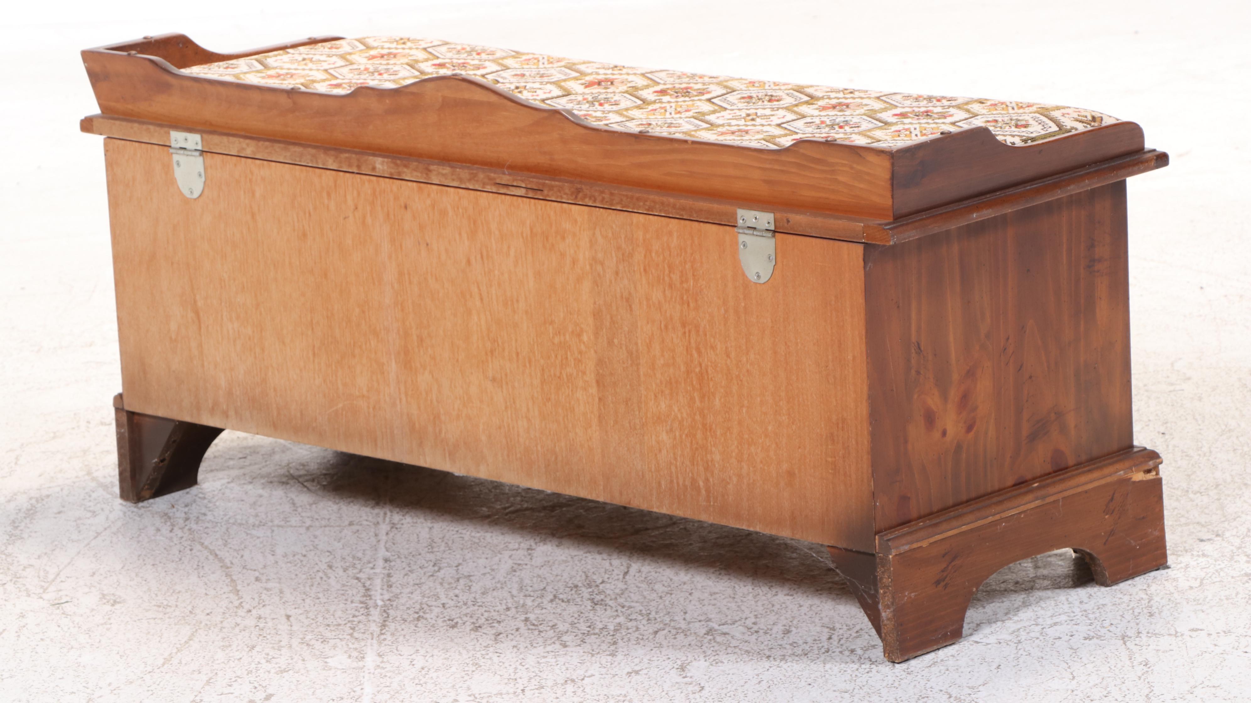 Lane "Aroma-Tite" Chippendale Style Cedar Blanket Chest/Bench, Late 20th Century