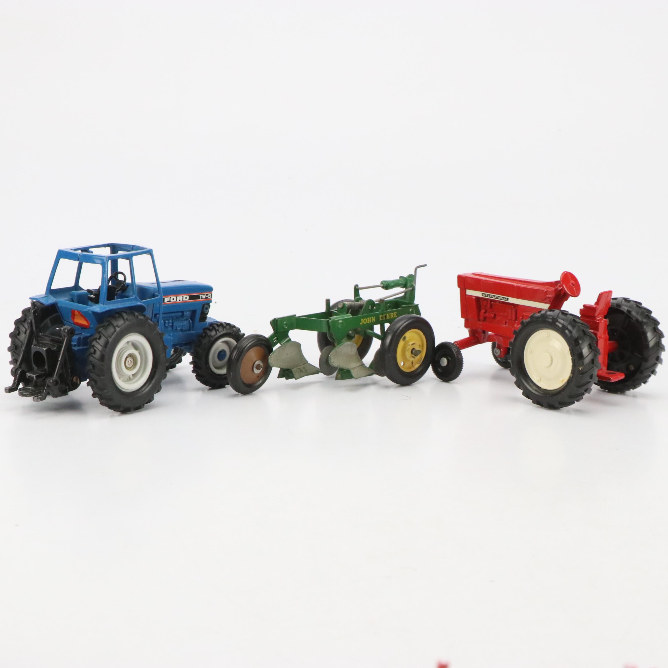 Hasbro "Jurassic Park The Lost World" Plastic Car with More Toys