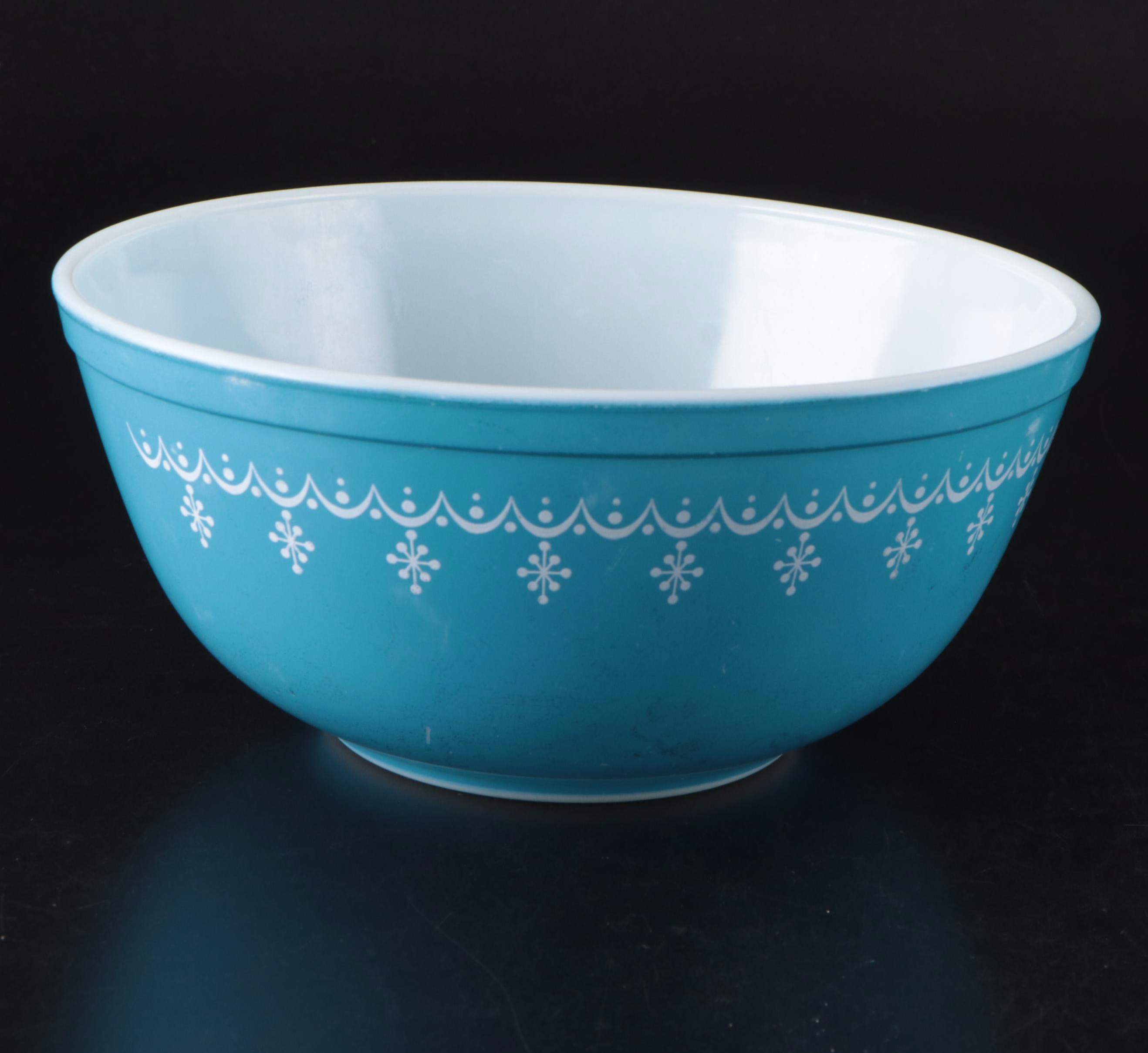 Eales Pressed Glass Shakers with Leaf Shaped Dishes and Pyrex Bowl