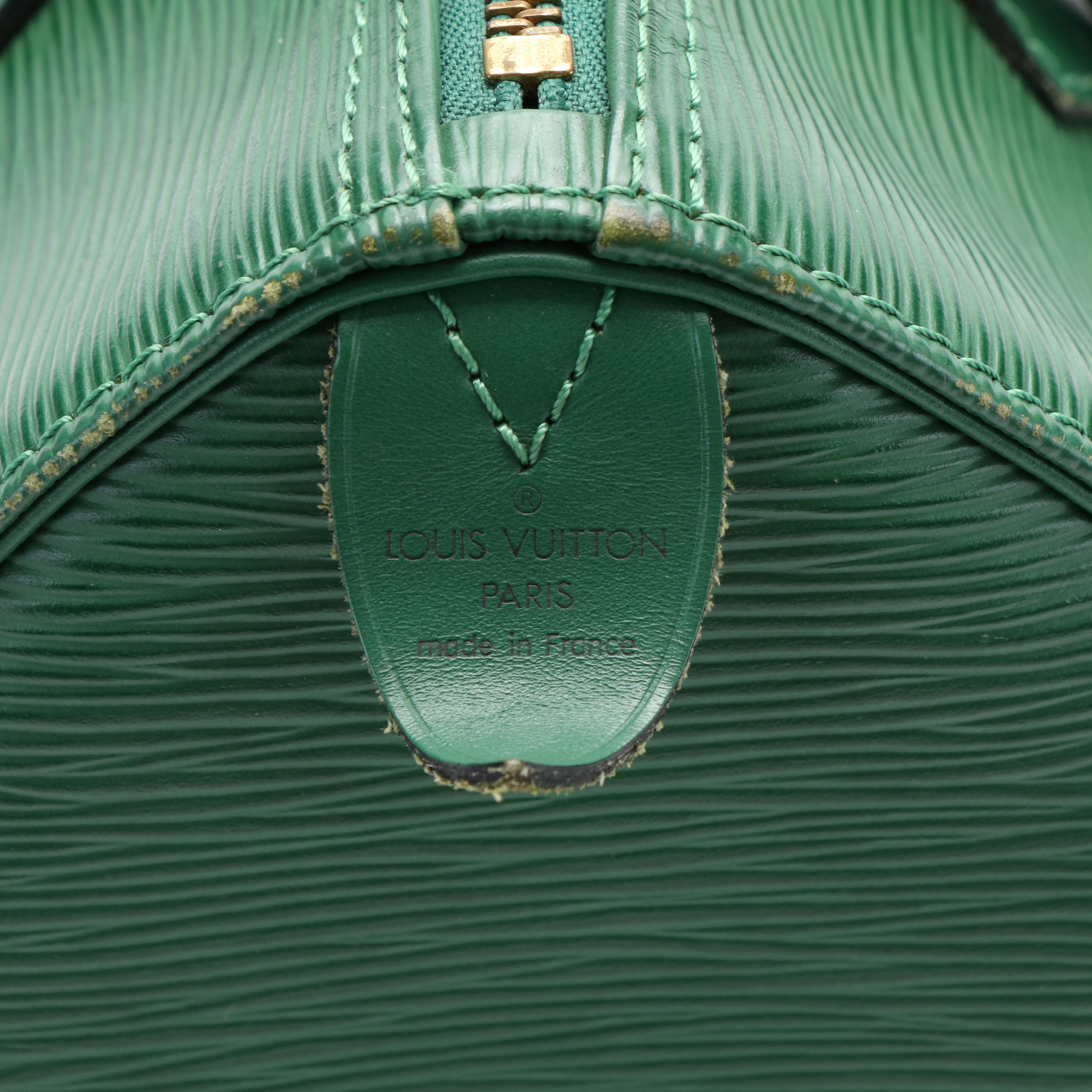 Louis Vuitton Speedy 25 Handbag in Green Epi leather