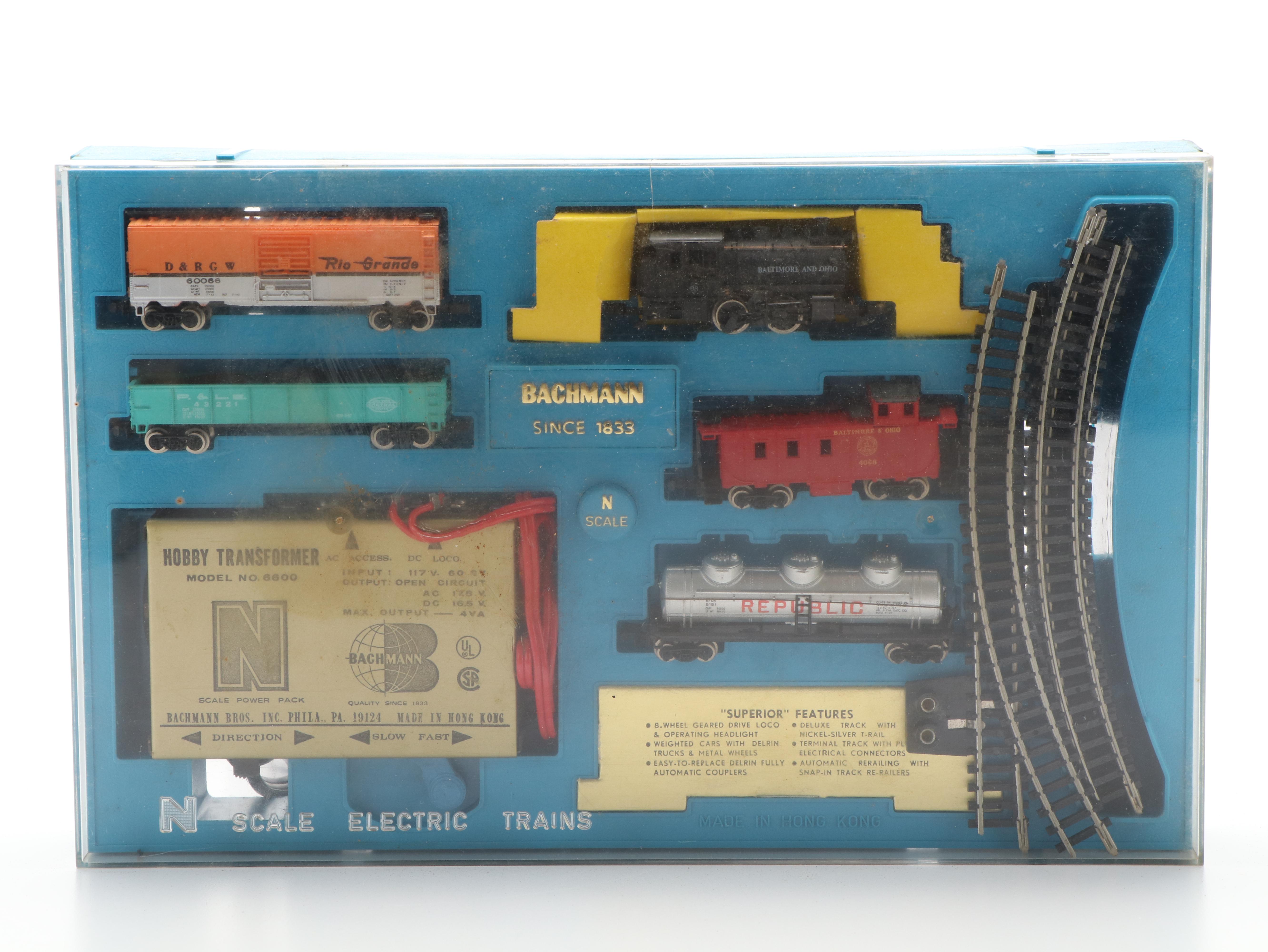 Bachmann N Scale Electric Train Set with Transformer and Tracks