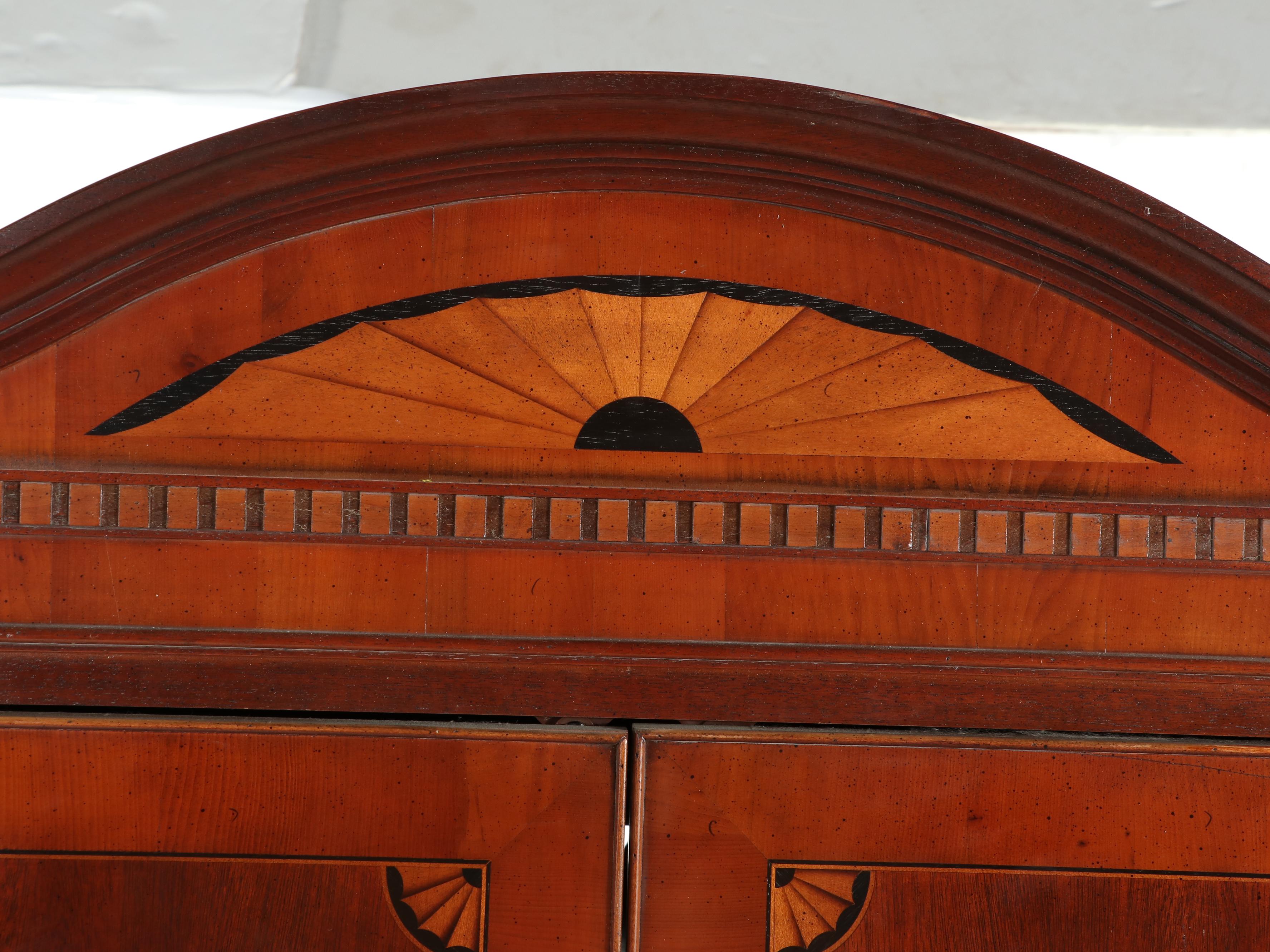 Hekman Sheraton Style Entertainment Armoire