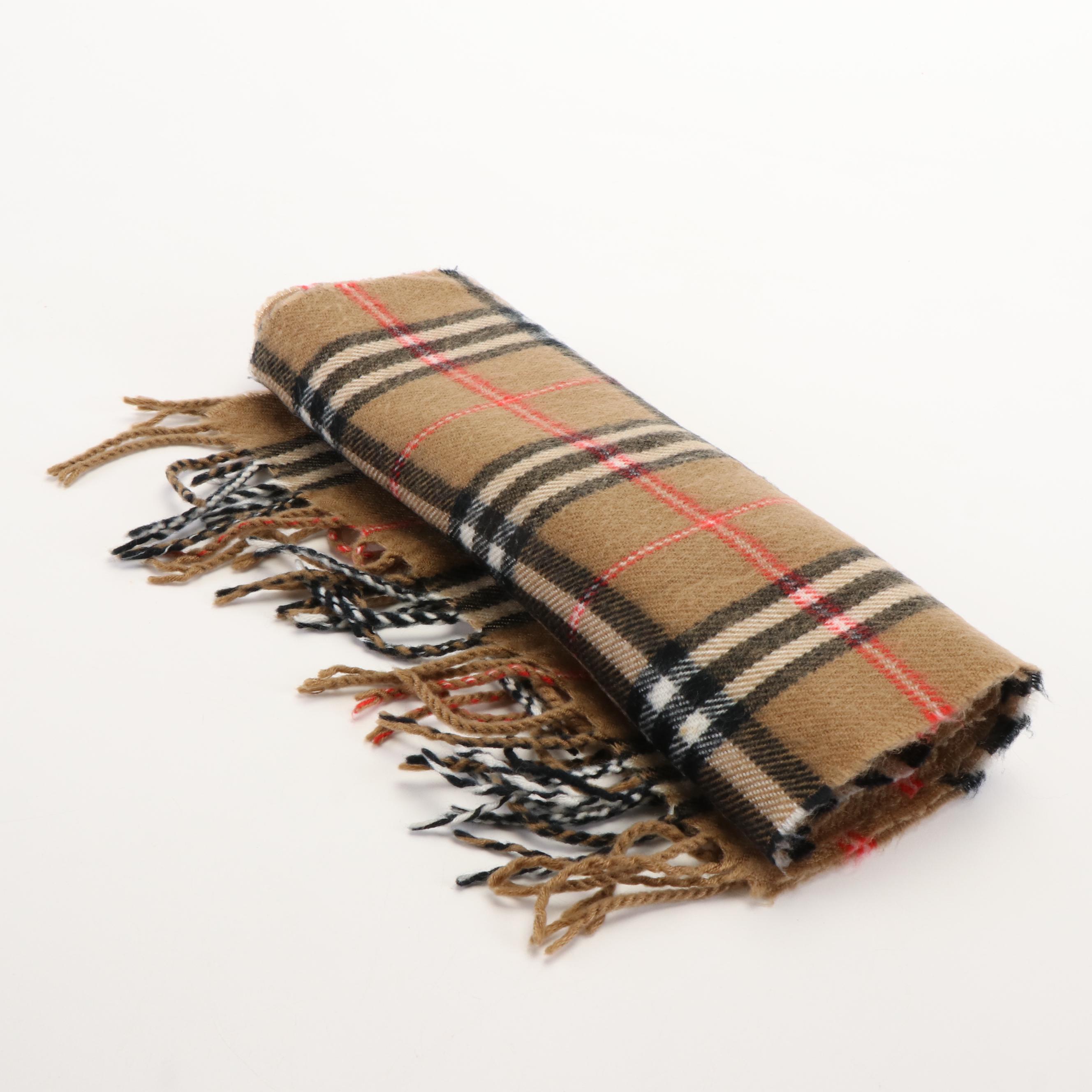 Burberrys of London Classic Lambswool Scarf in Vintage Check