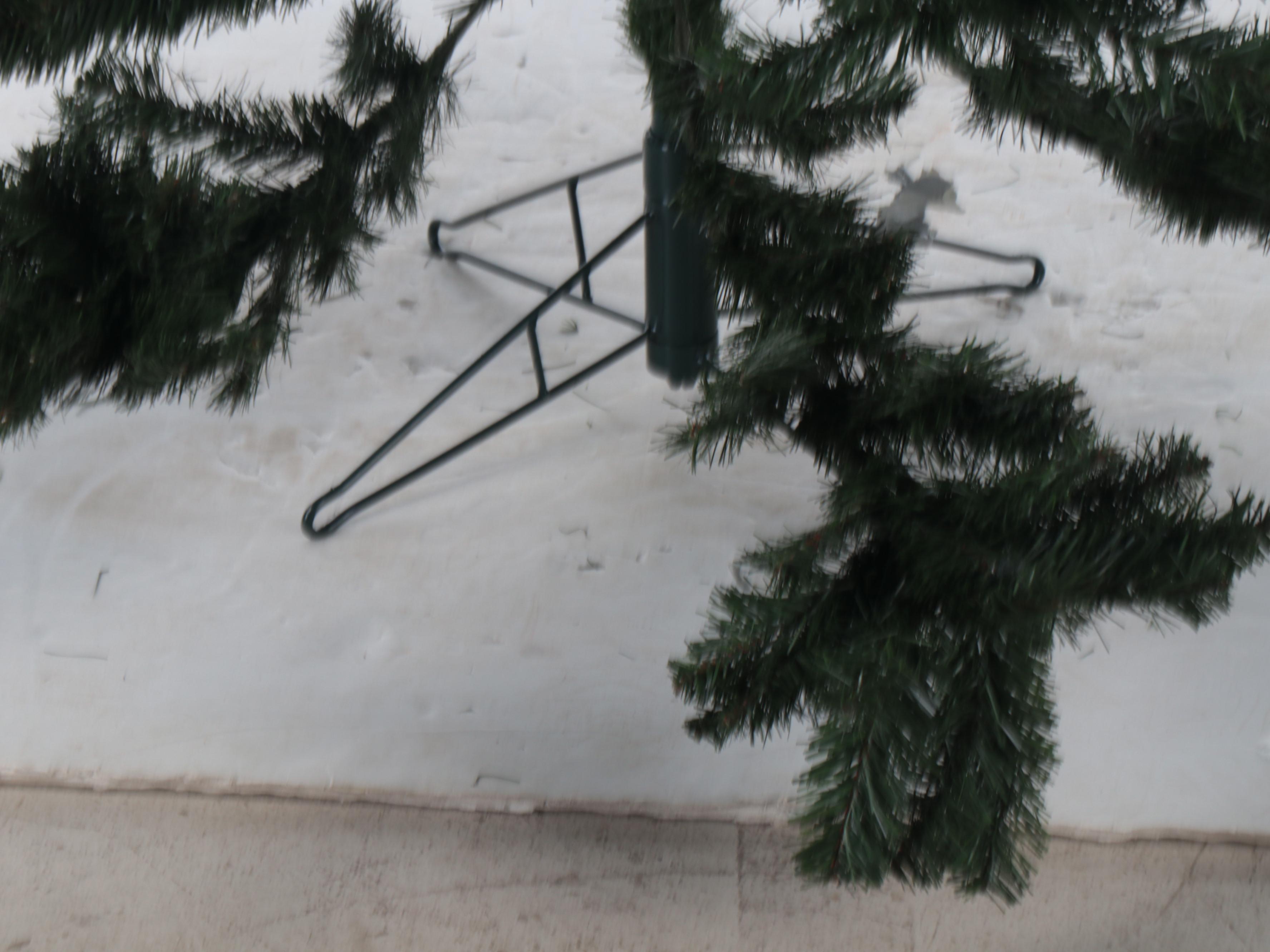 Garden Ridge 7'6 Artificial Christmas Tree