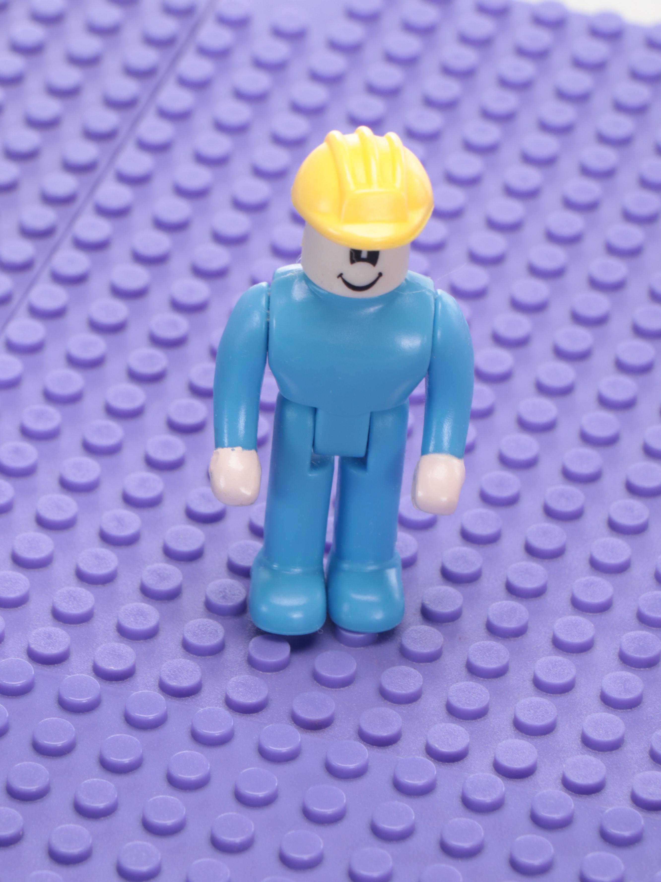 Rokenbok ROK Blocks, Base Plates and Figures in Storage Tubs