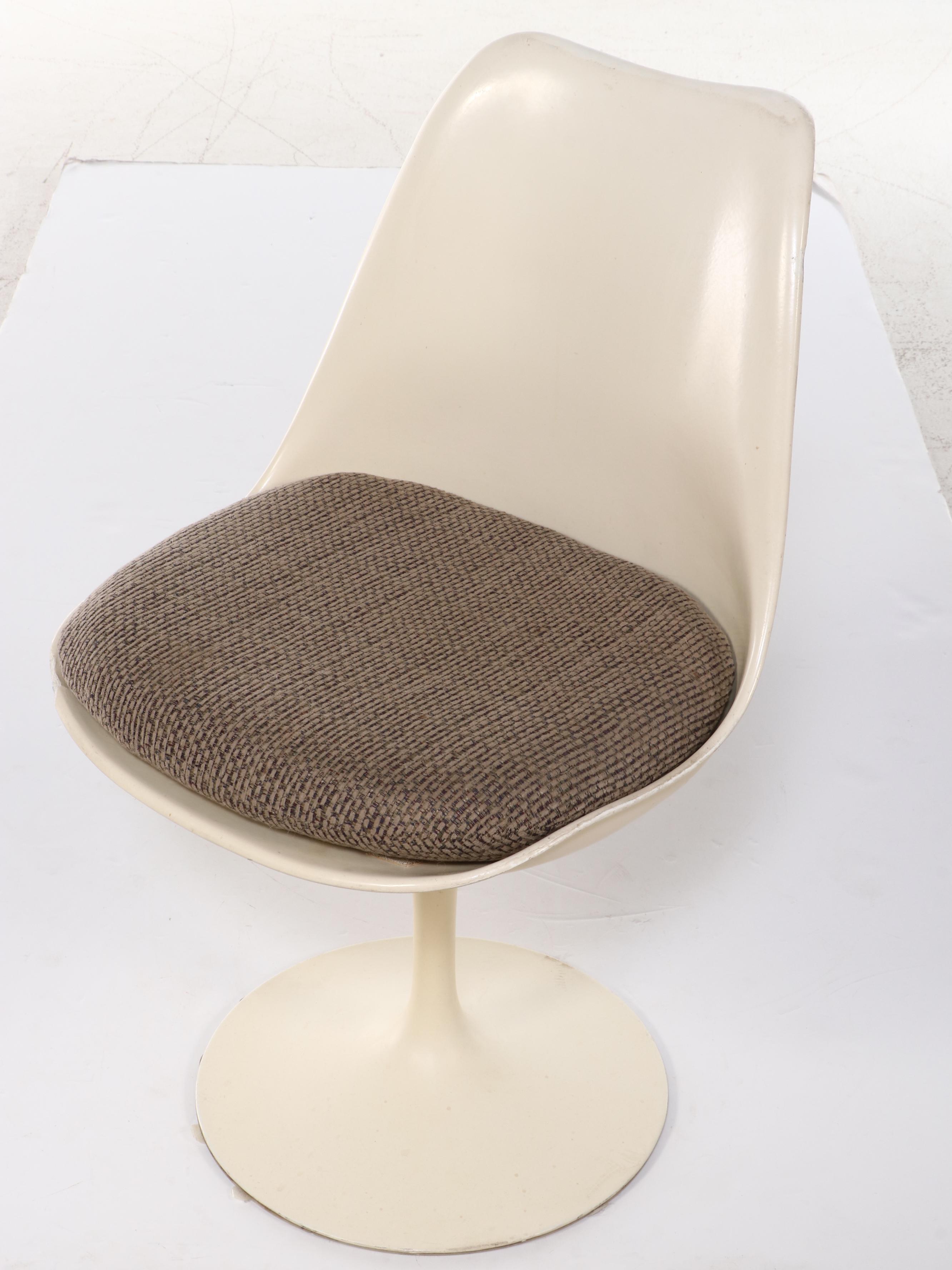 Four Eero Saarinen for Knoll Molded Fiberglass and Aluminum "Tulip" Chairs