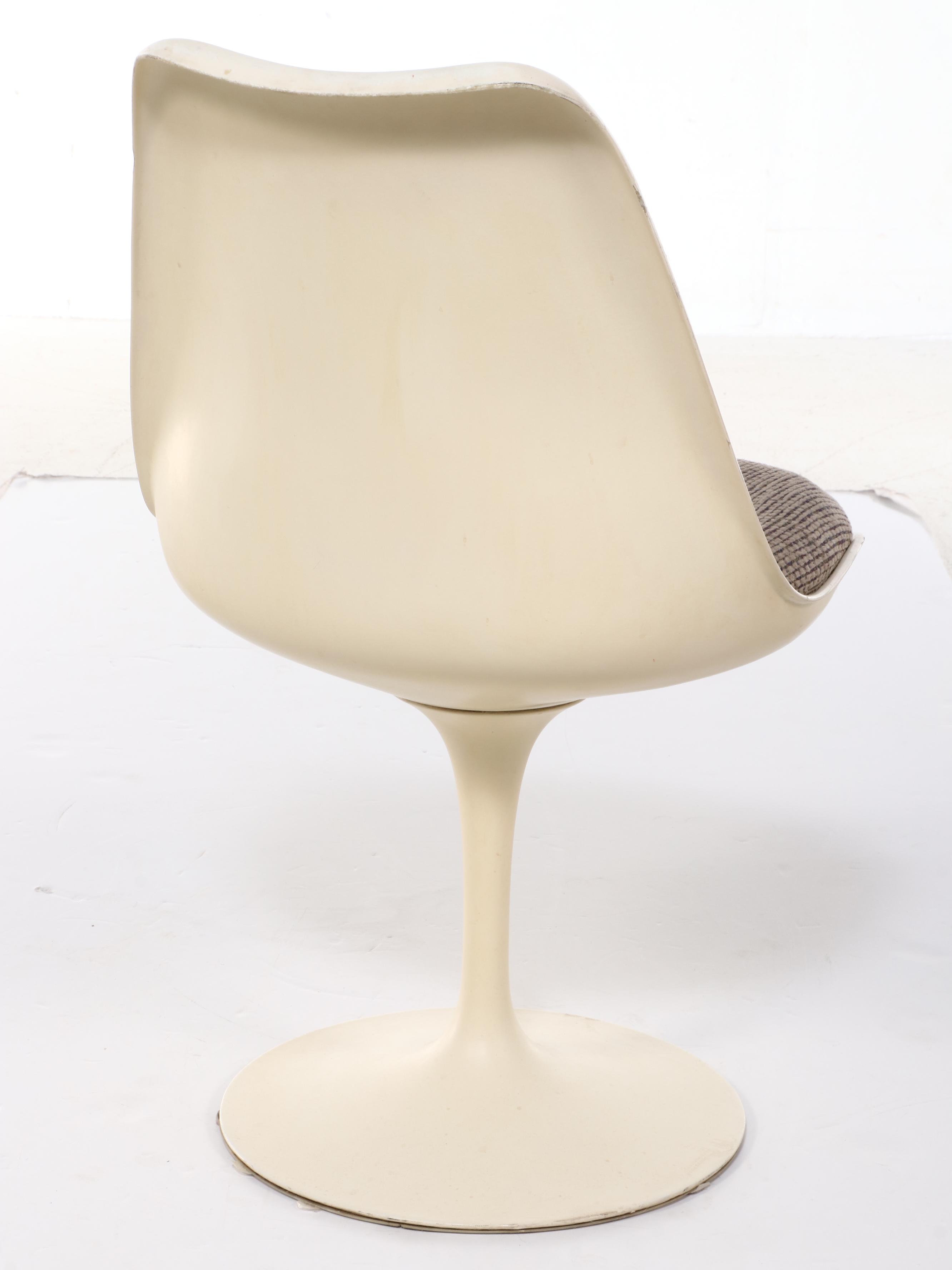 Four Eero Saarinen for Knoll Molded Fiberglass and Aluminum "Tulip" Chairs