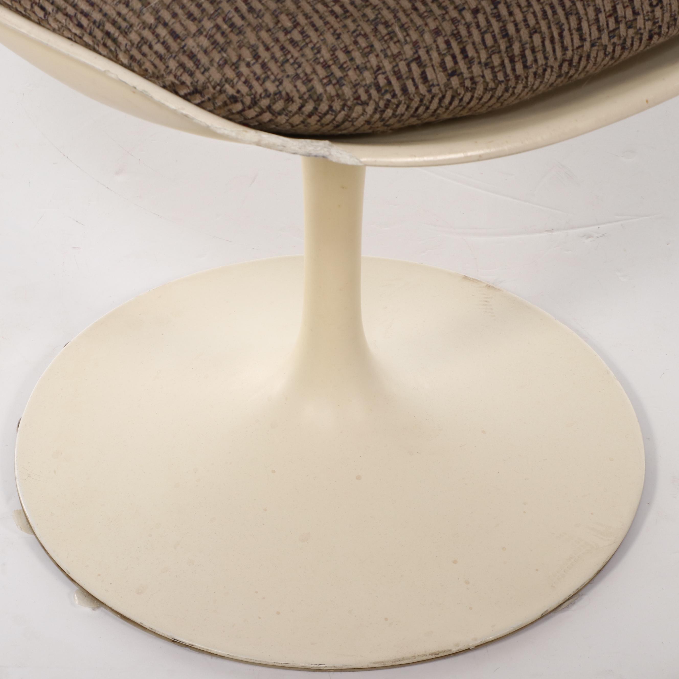 Four Eero Saarinen for Knoll Molded Fiberglass and Aluminum "Tulip" Chairs