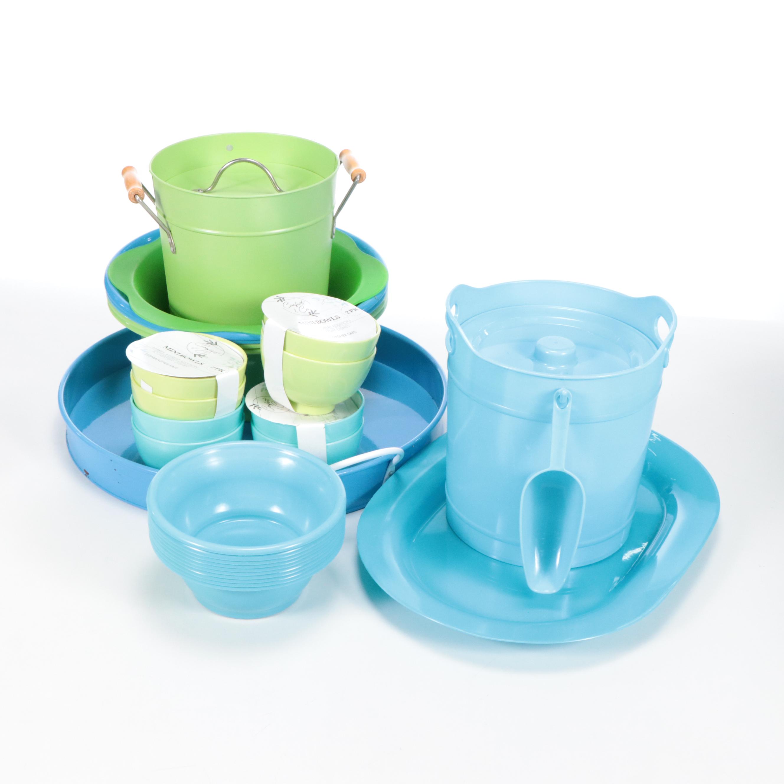 Outdoor Plastic Dinnerware and Table Accessories