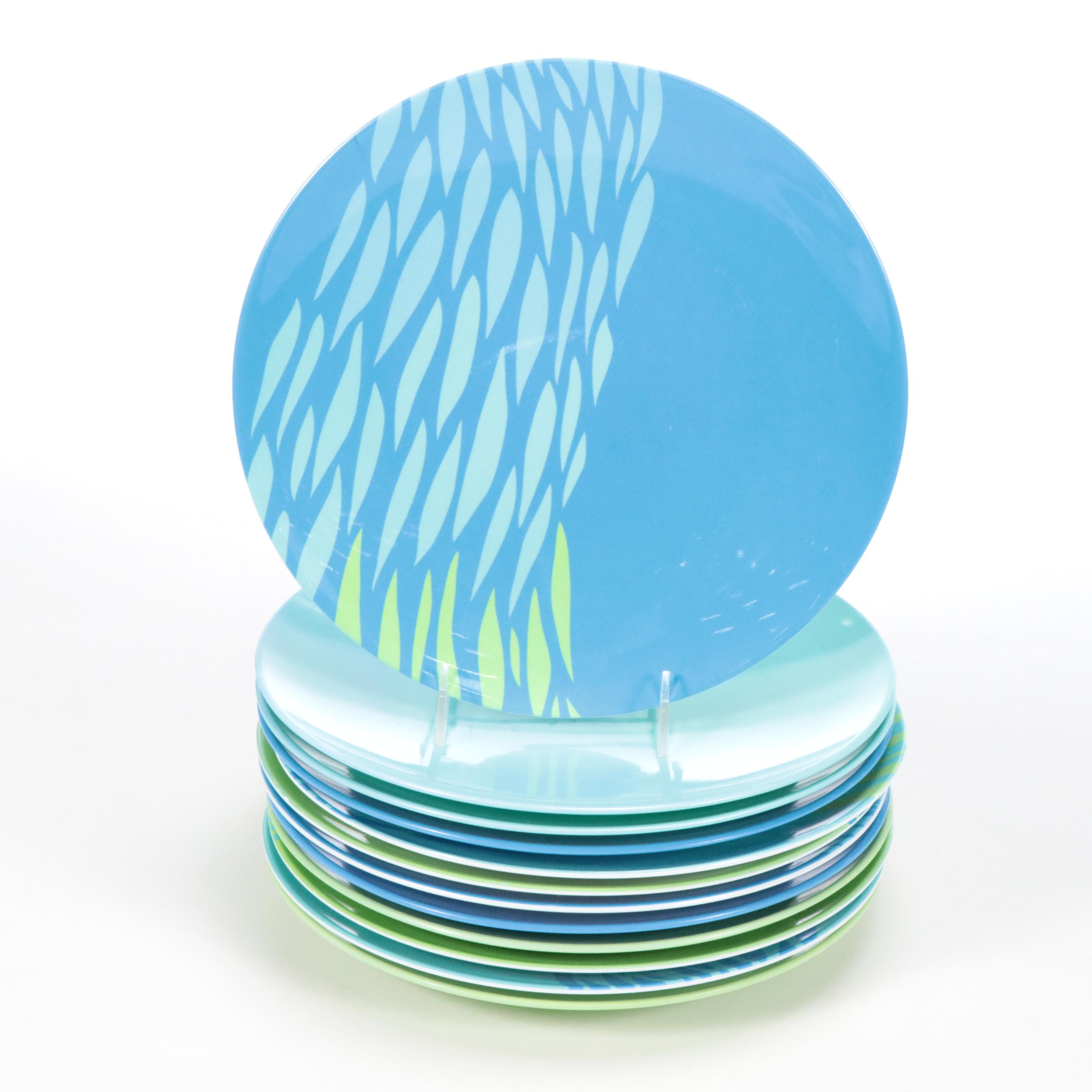 Outdoor Plastic Dinnerware and Table Accessories