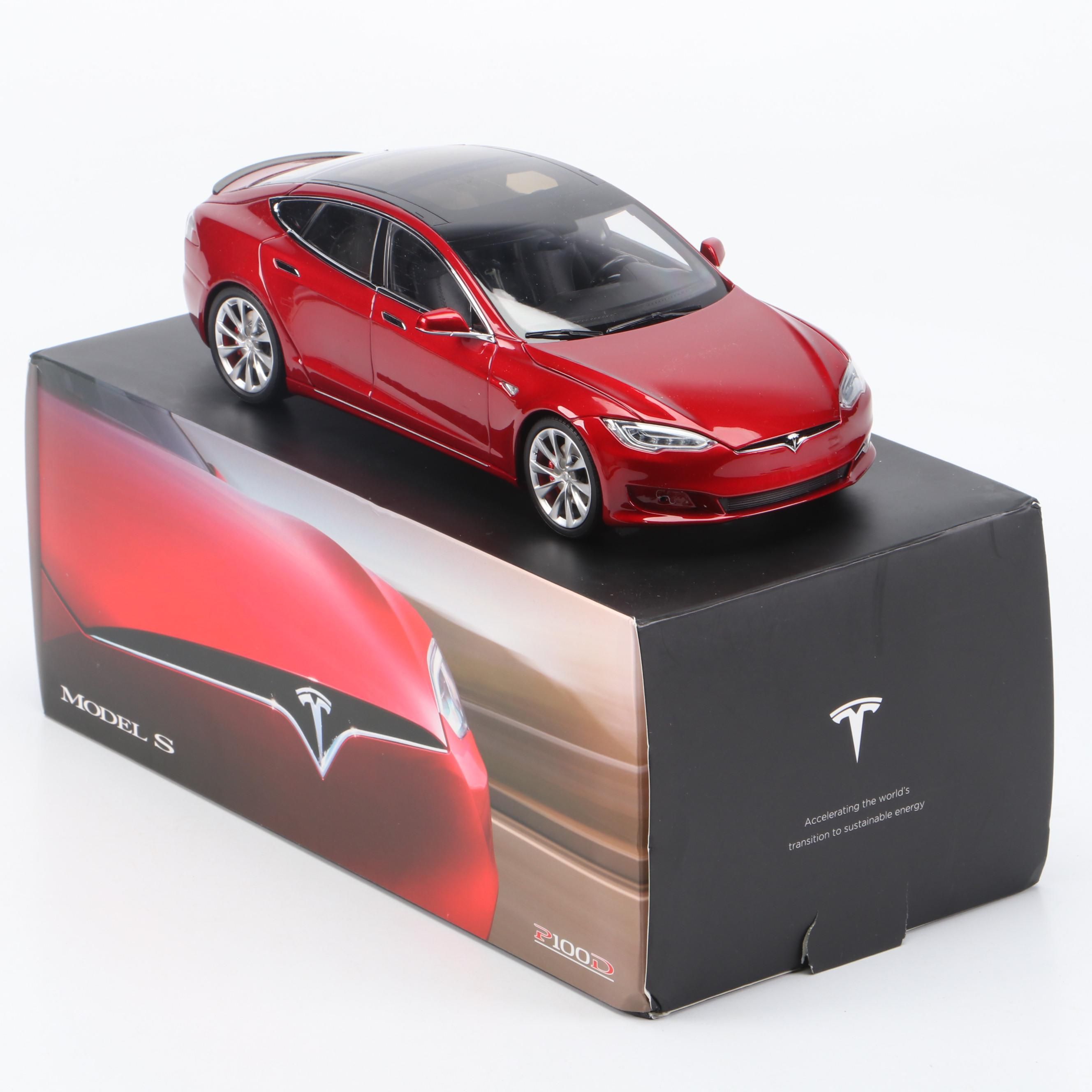 Tesla Model S P100D 1:18 Scale Diecast Car