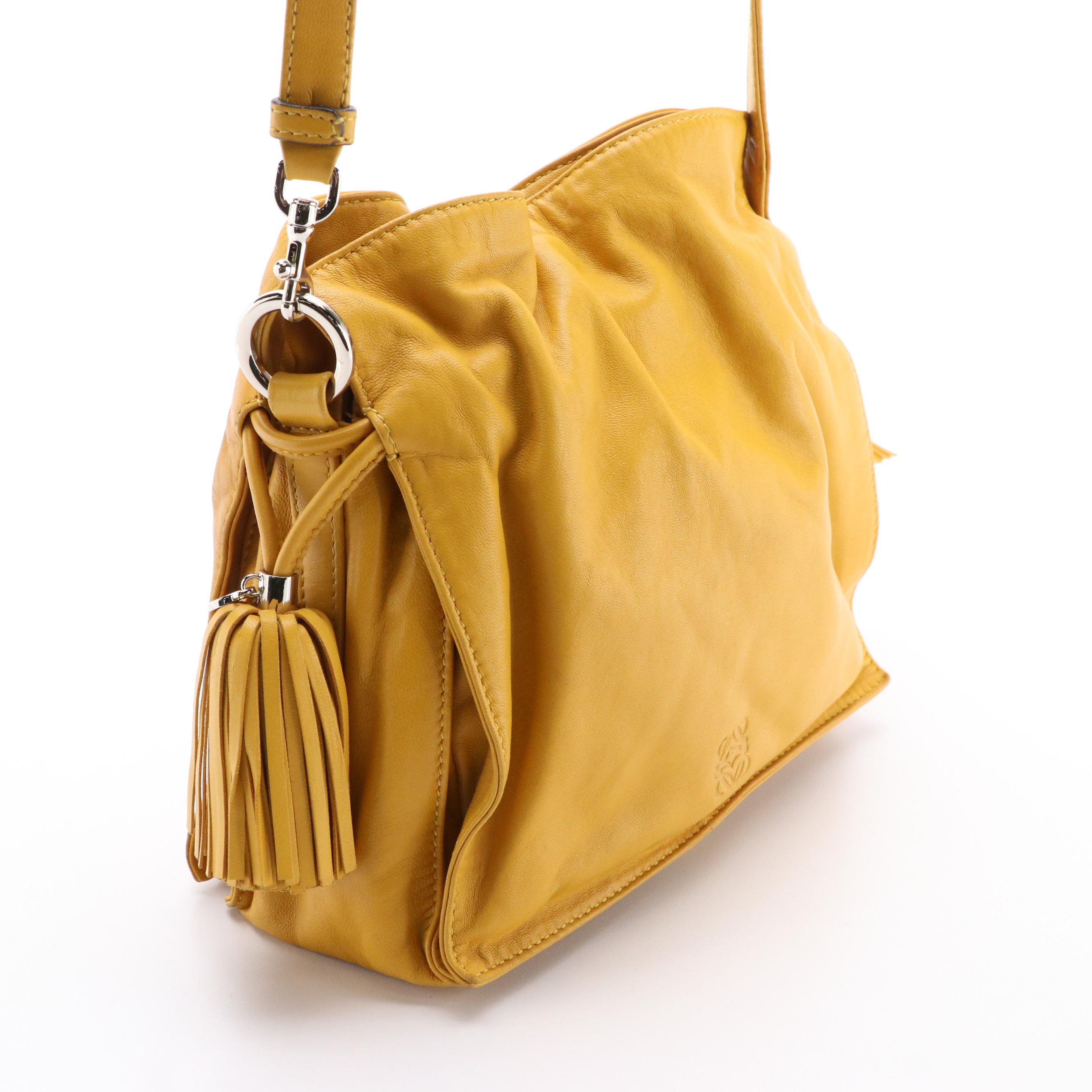 Loewe Anagram Flamenco 22 Drawstring Bolso in Amarillo Nappa Leather