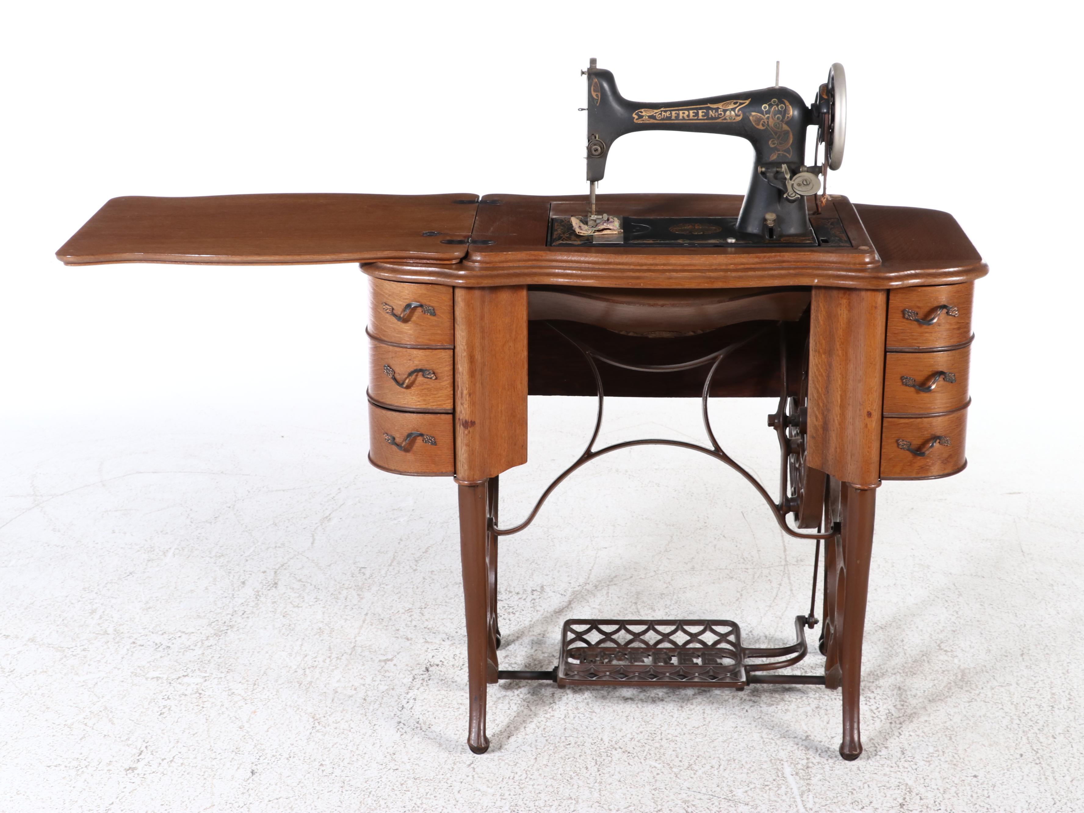 The Free Sewing Machine Co. "No. 5" Manual Sewing Machine, Early 20th C.